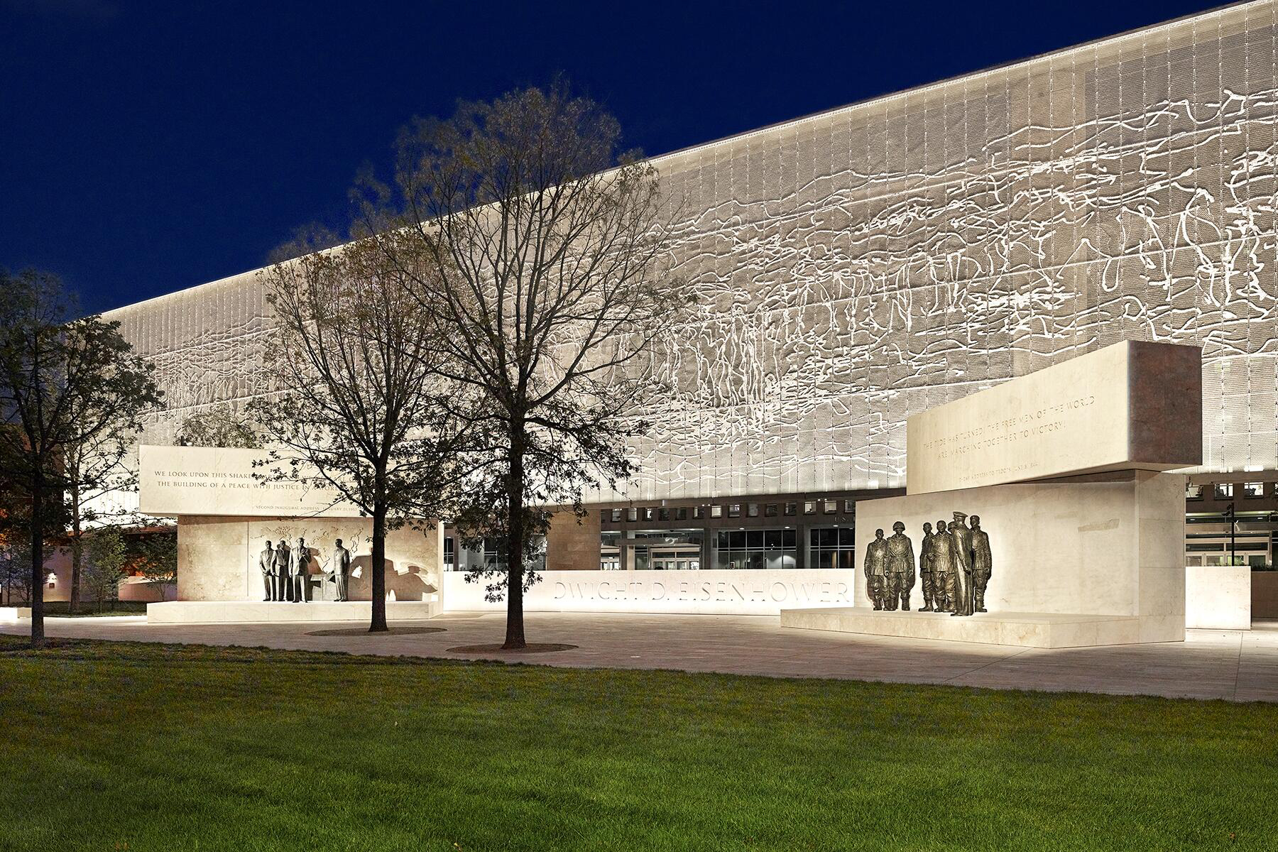 The Da Vinci of Architecture — Frank Gehry 1929–2025