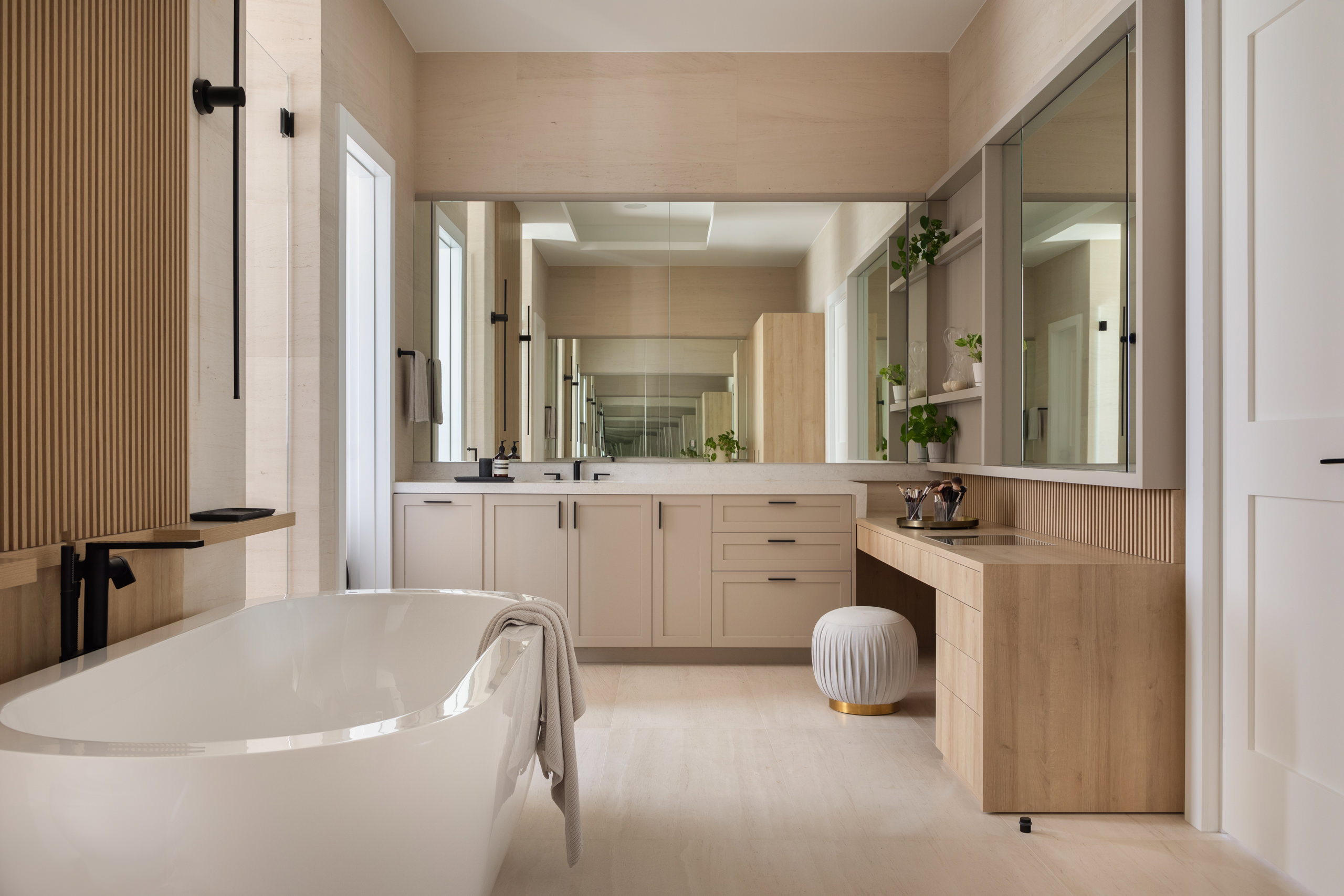 Roots in Motion – Miami Residence by Caroline Andrusko Arquitetos