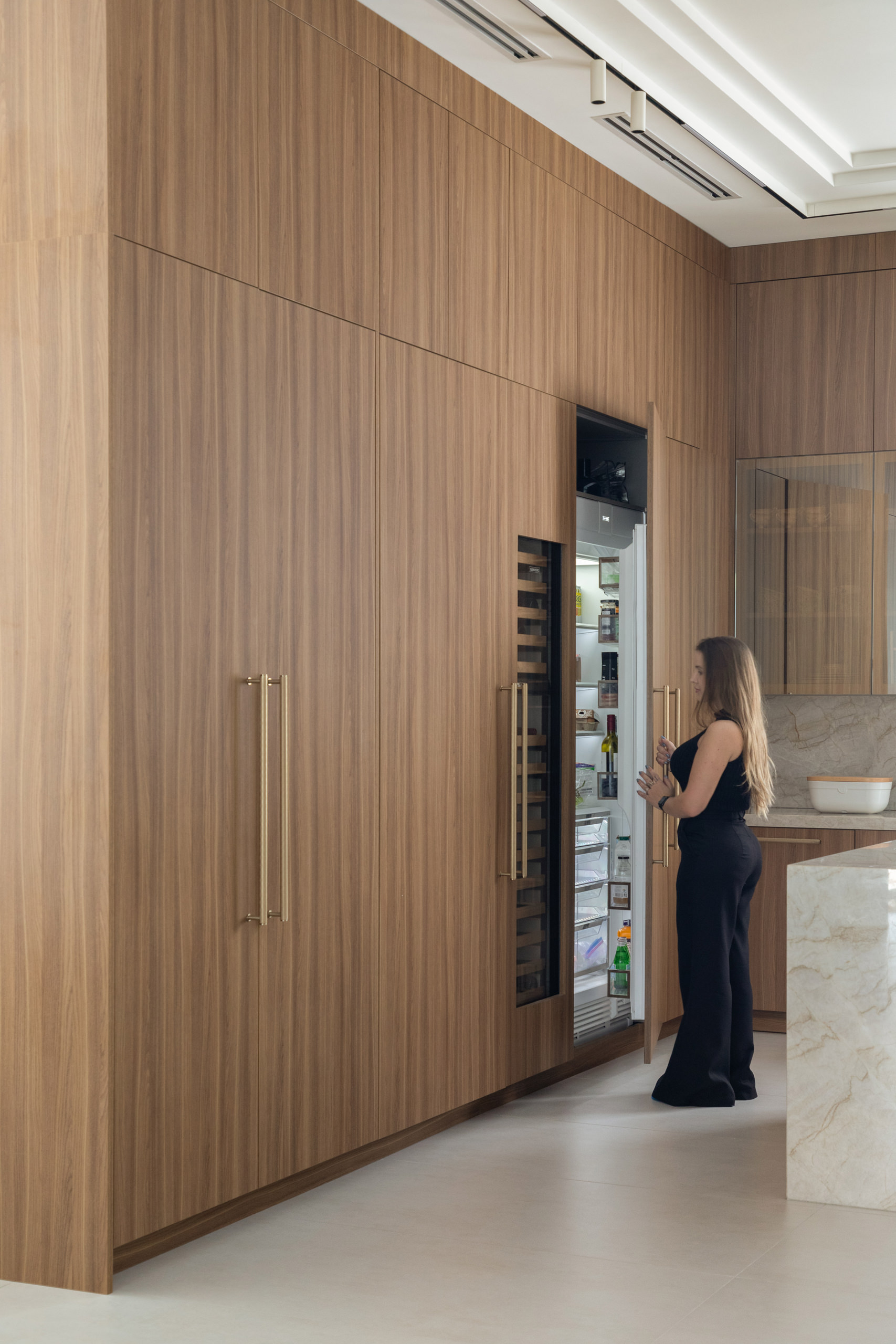 Roots in Motion – Miami Residence by Caroline Andrusko Arquitetos