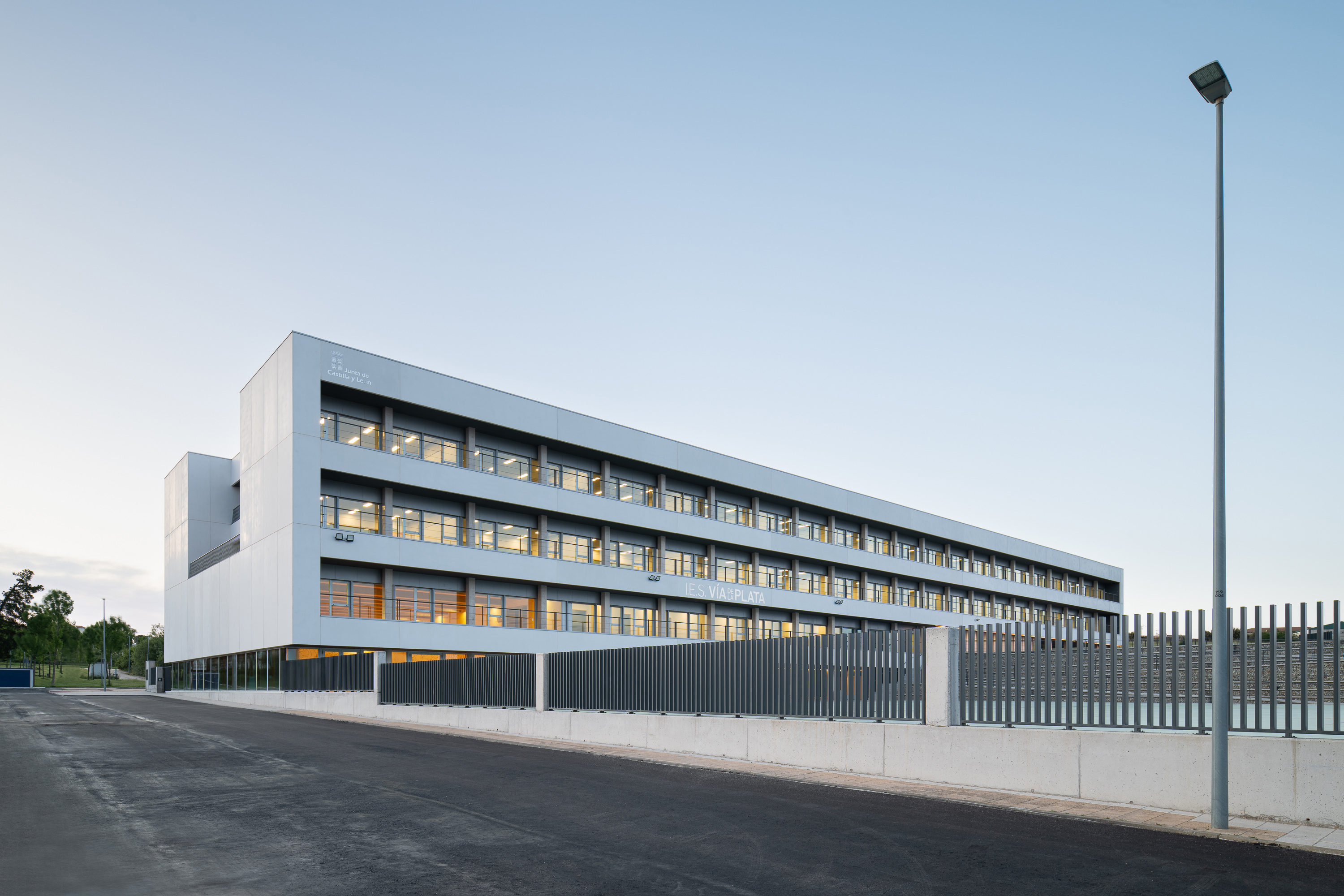 Spaces for Growth – IES Via de la Plata by Ricardo Gonzalez Martinez and VZ Arquitectos