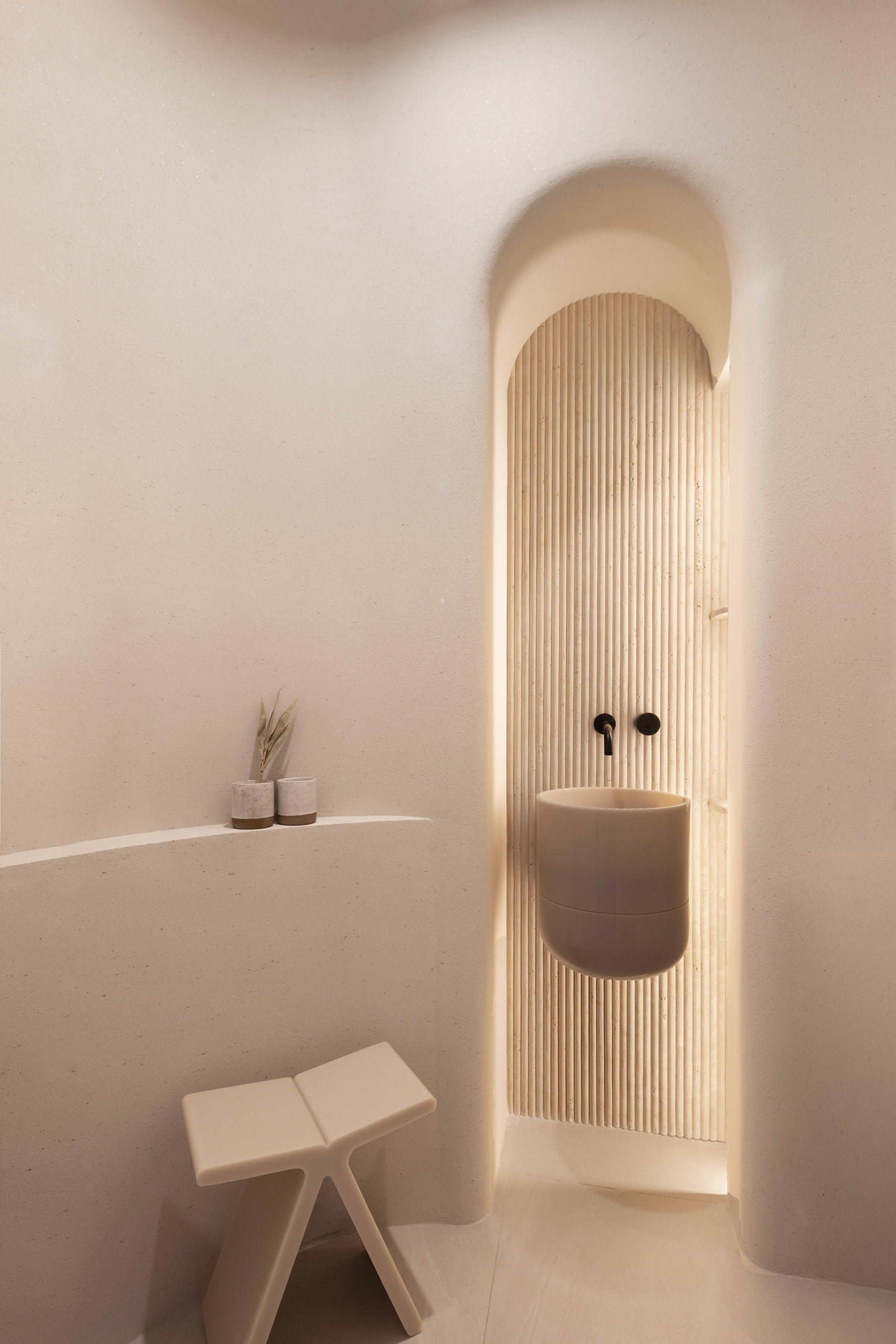 A Sensory Minimalism – Temporary Living by Diane Justus