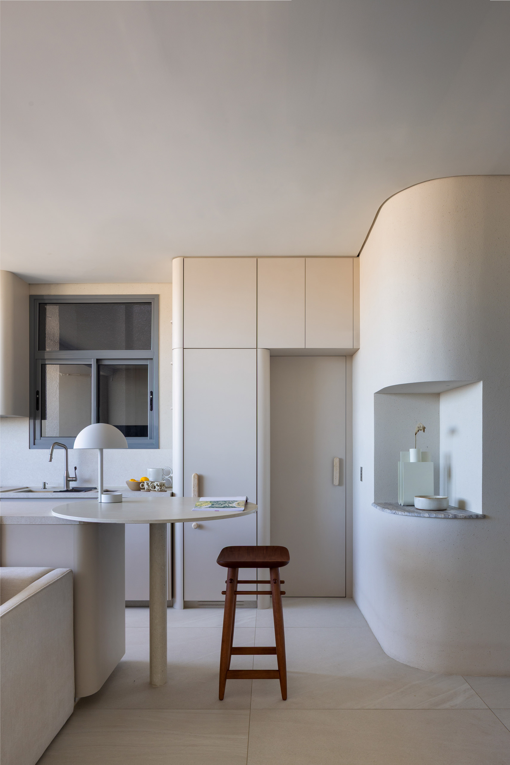 A Sensory Minimalism – Temporary Living by Diane Justus
