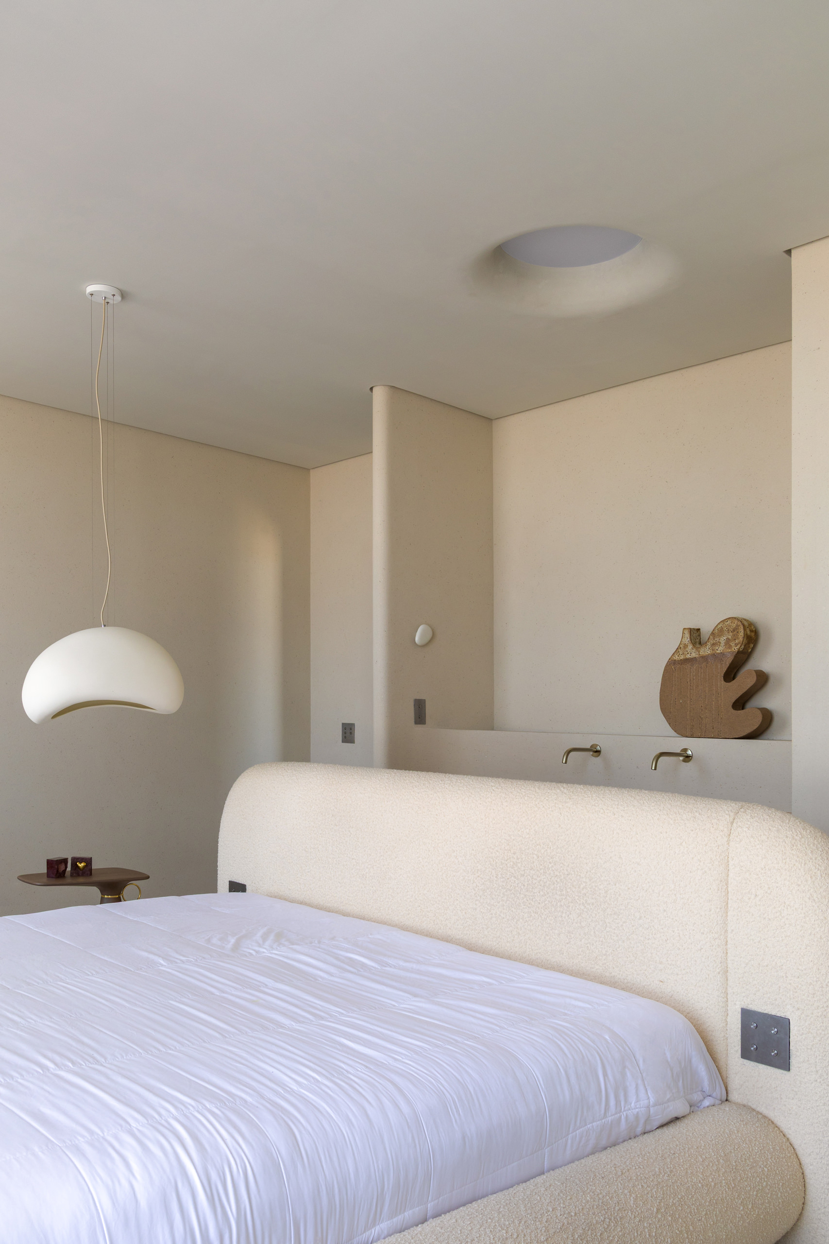 A Sensory Minimalism – Temporary Living by Diane Justus