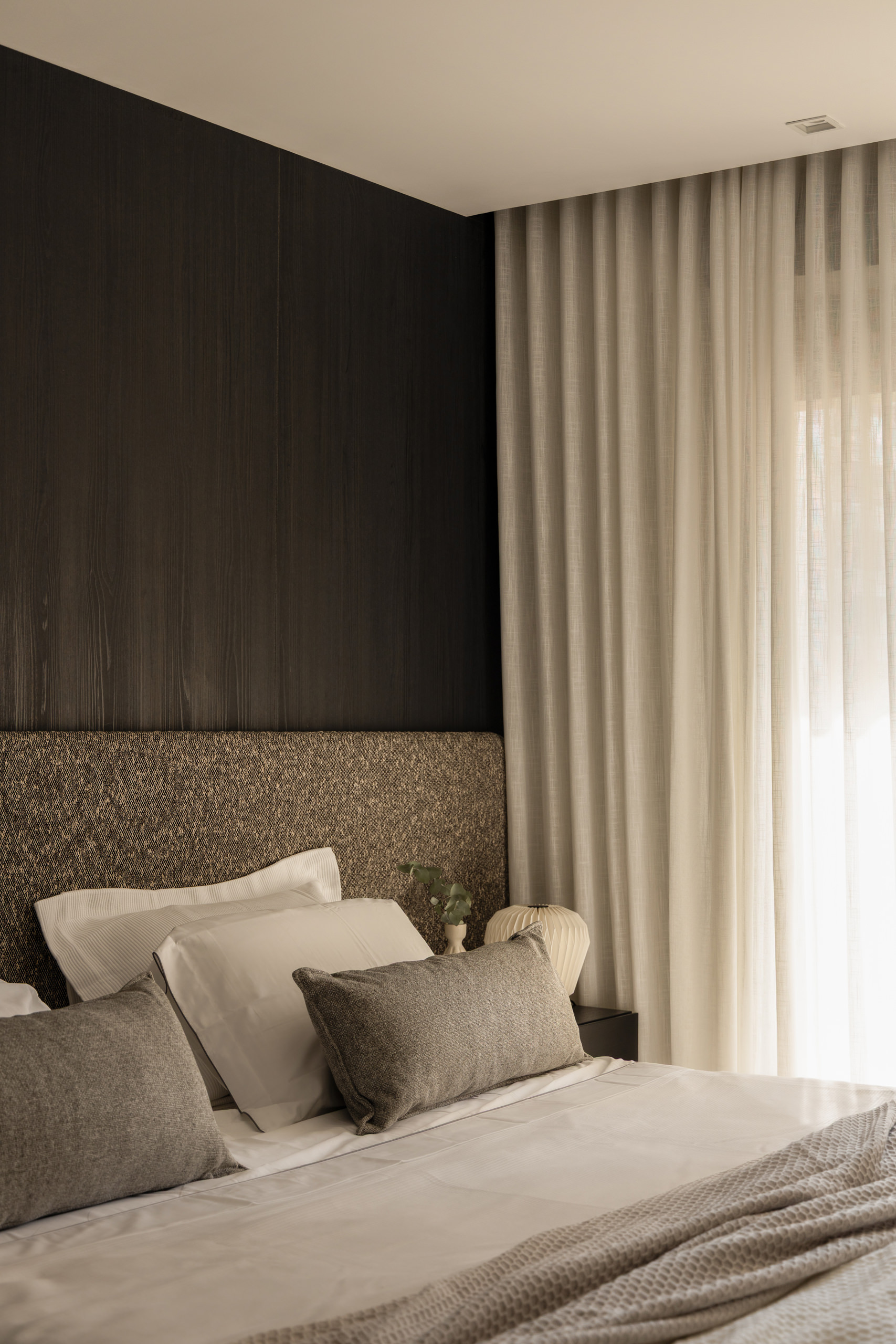 Sophistication and Warmth – Urban Retreat by AVAA Arquitetura and Samia Sarayedine Testa
