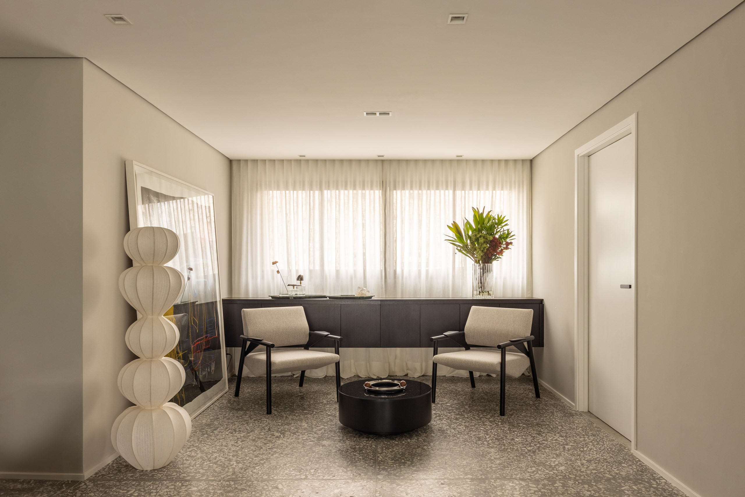 Sophistication and Warmth – Urban Retreat by AVAA Arquitetura and Samia Sarayedine Testa