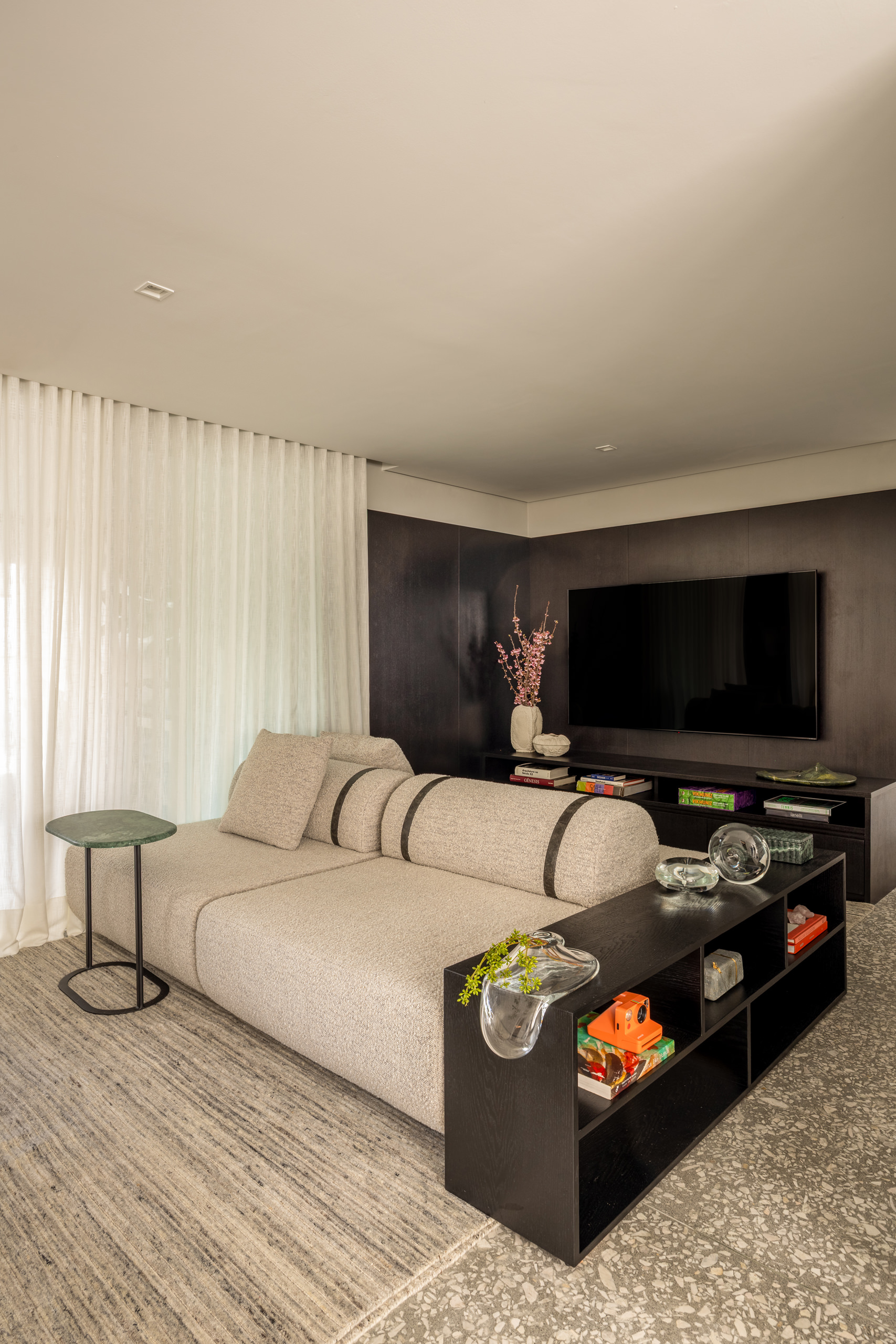 Sophistication and Warmth – Urban Retreat by AVAA Arquitetura and Samia Sarayedine Testa