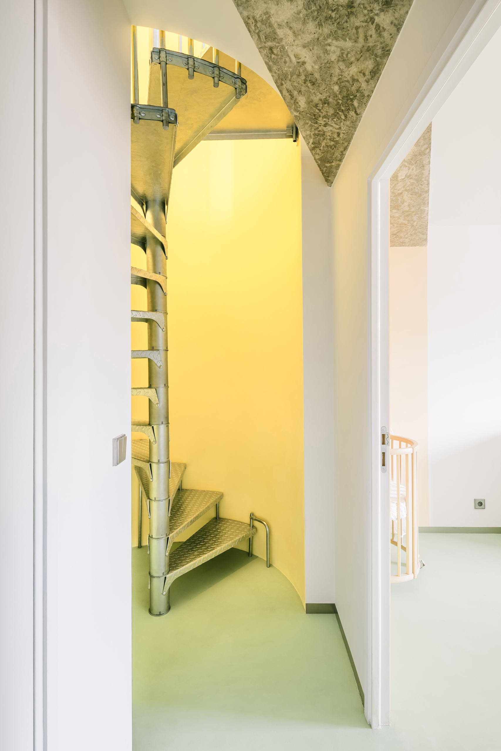 Color Becomes Structure – Bagnolet 32 by Gruit Architect