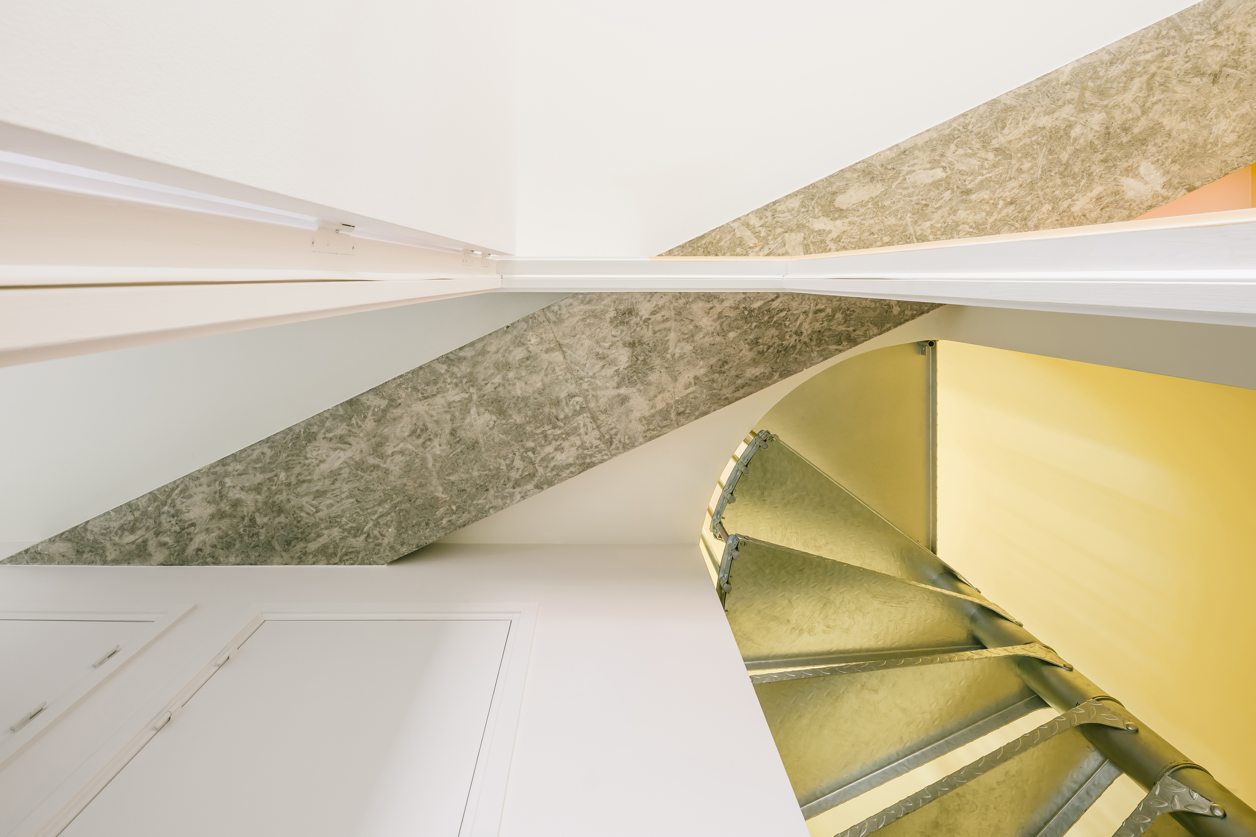 Color Becomes Structure – Bagnolet 32 by Gruit Architect