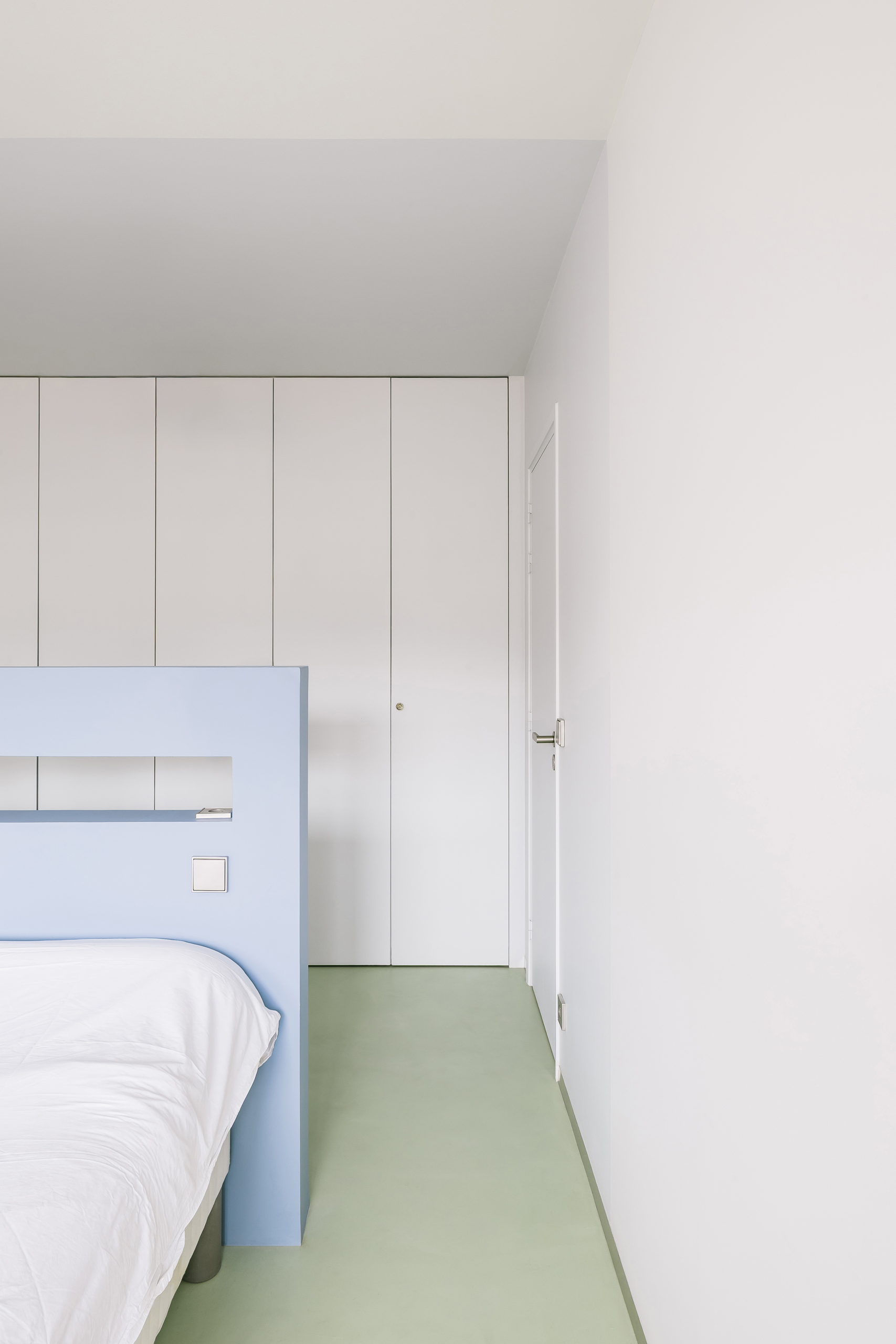Color Becomes Structure – Bagnolet 32 by Gruit Architect