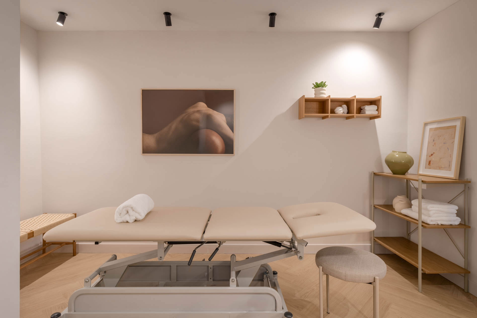 A Sanctuary of Wellbeing – EstudioFisio Goya by Design Blob