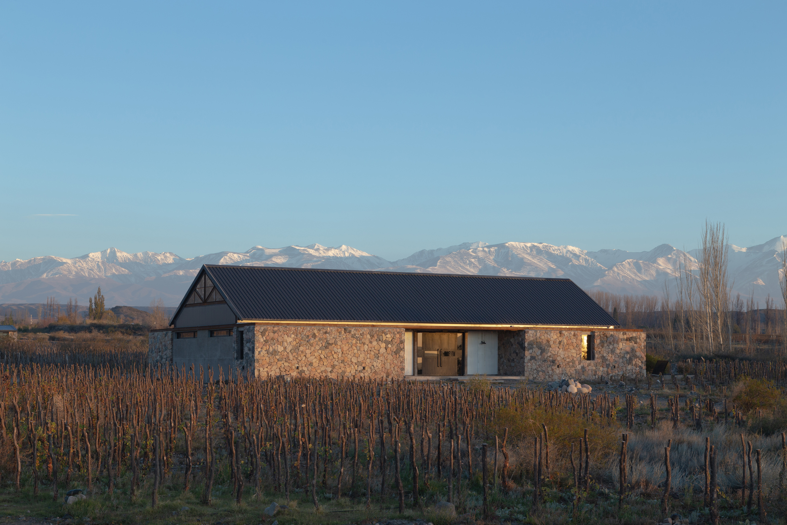 Escala Humana Wines Winery by Estudio Monte Arquitectura, Estudio RARE and Unamuno Arquitectura