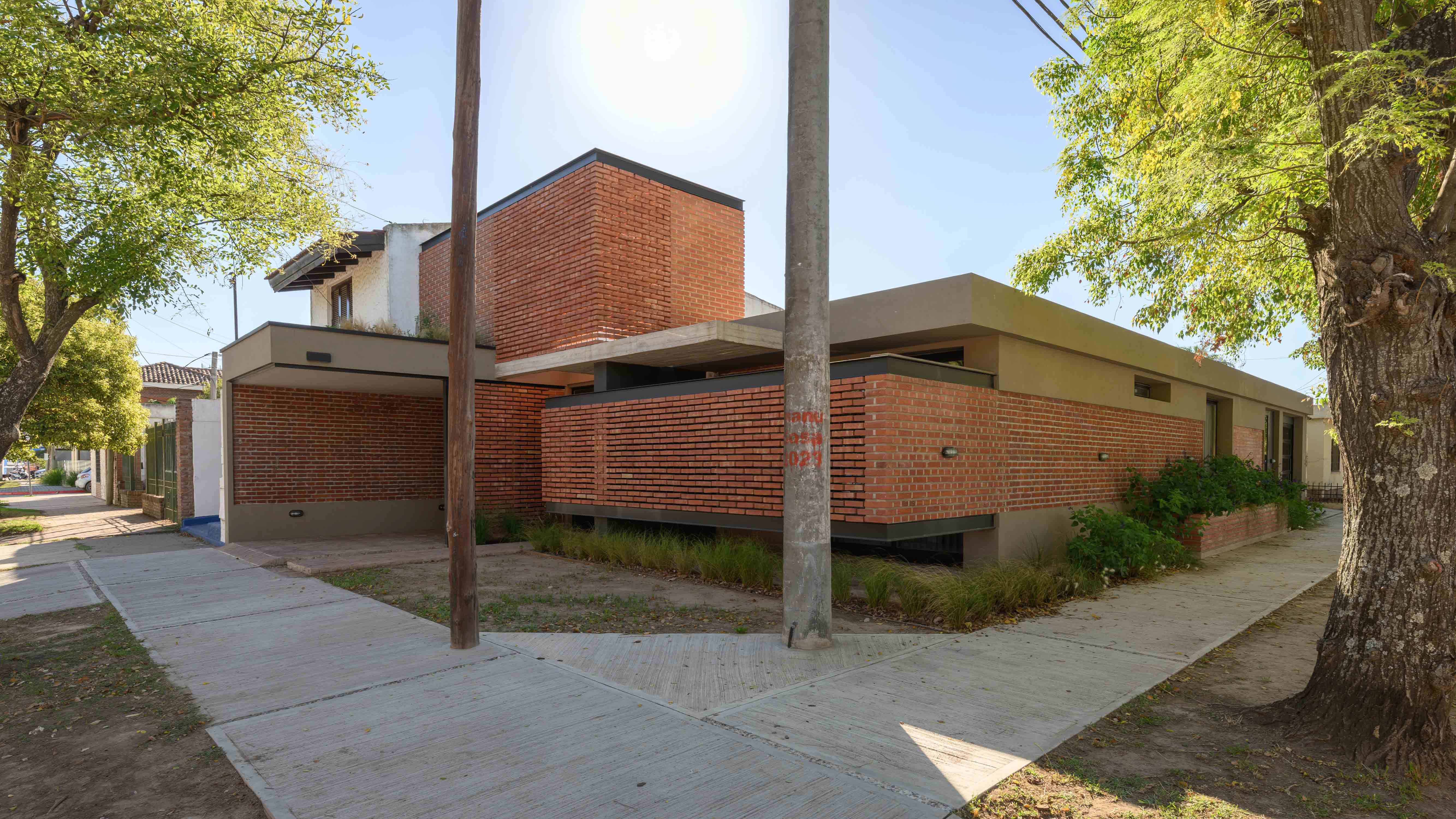 The Brick Redefines Space – House 1954 by EFEEME architects