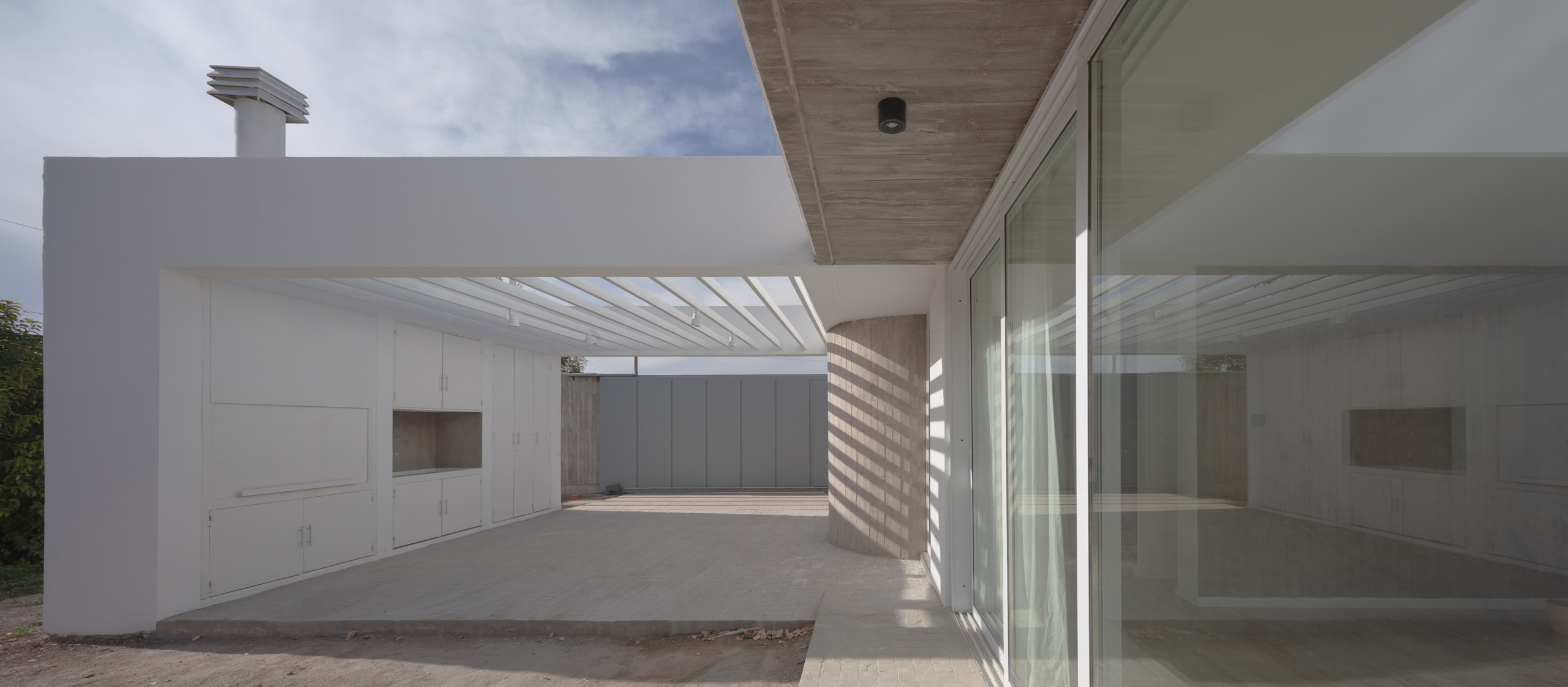 Between Openness and Privacy – CCE House by Oficina Nomada de Arquitectura