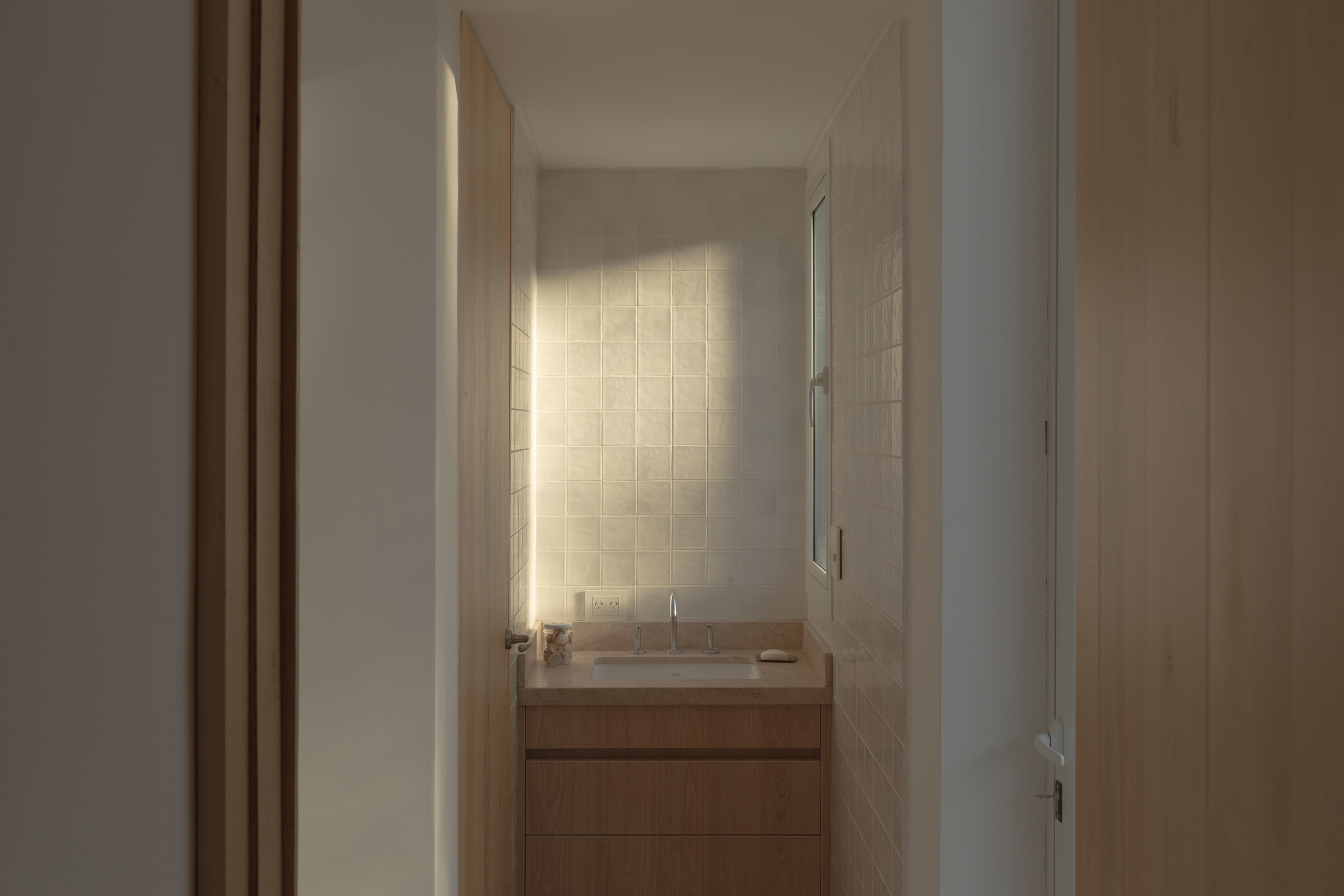 Between Openness and Privacy – CCE House by Oficina Nomada de Arquitectura