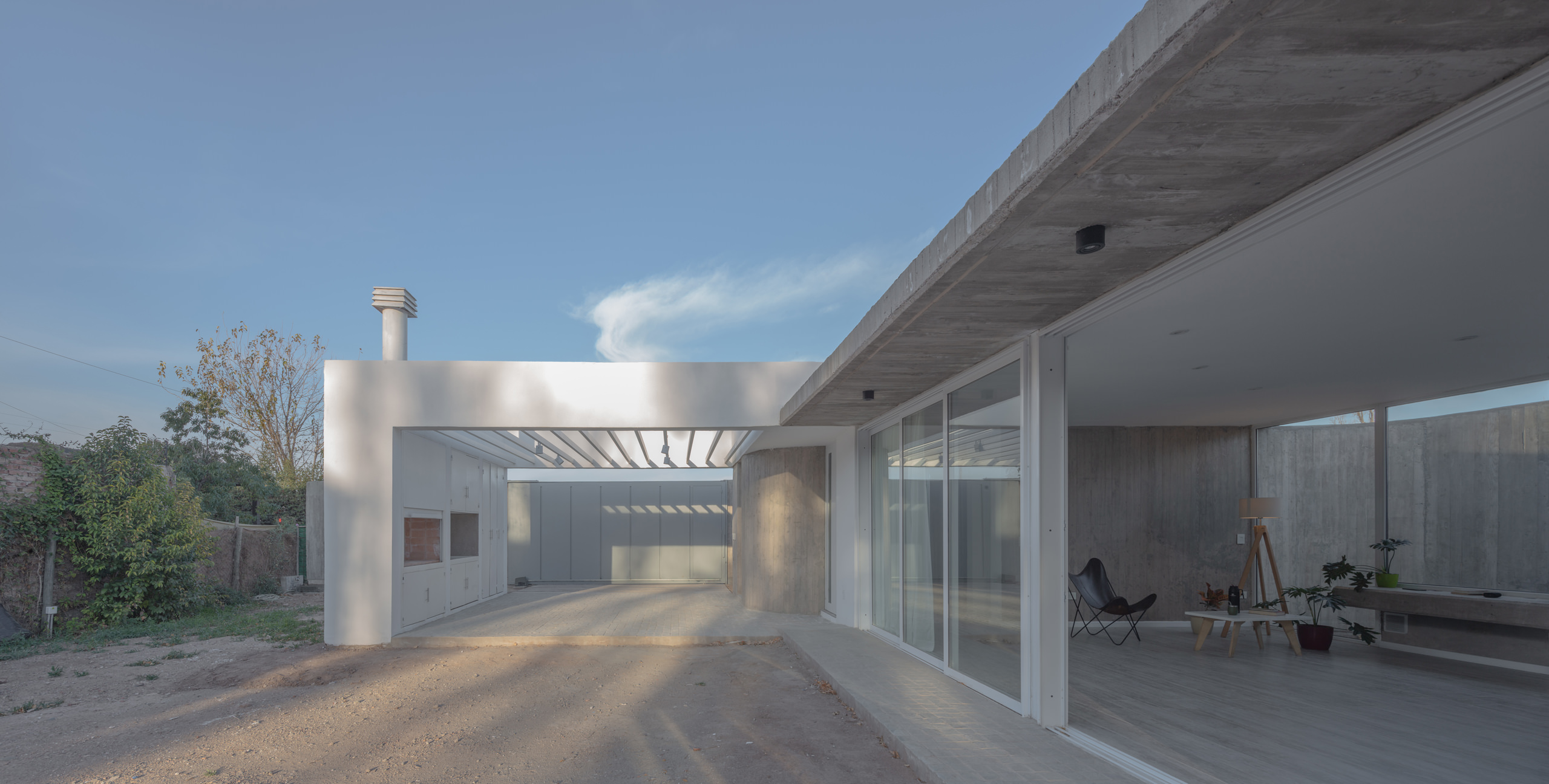 Between Openness and Privacy – CCE House by Oficina Nomada de Arquitectura