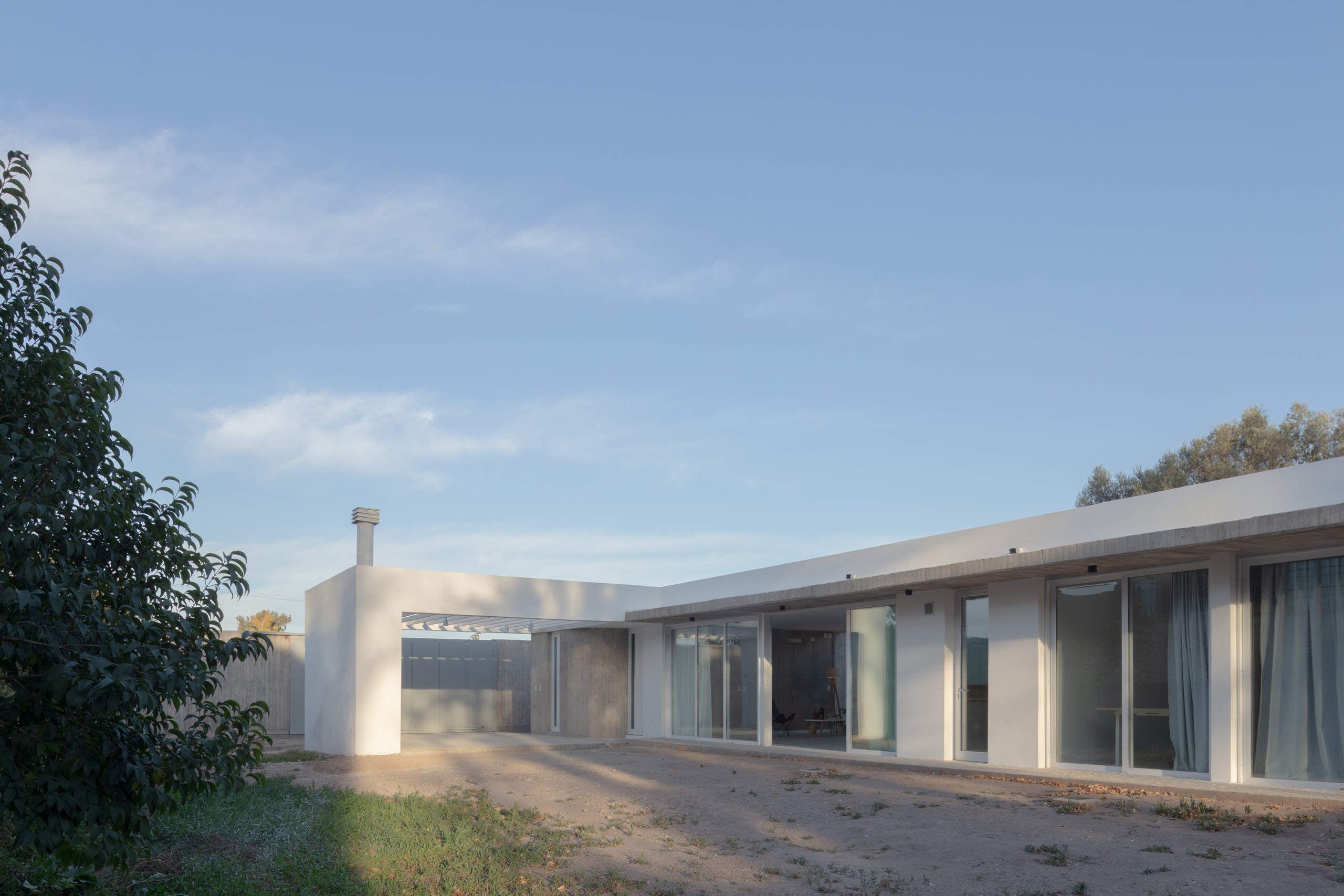 Between Openness and Privacy – CCE House by Oficina Nomada de Arquitectura