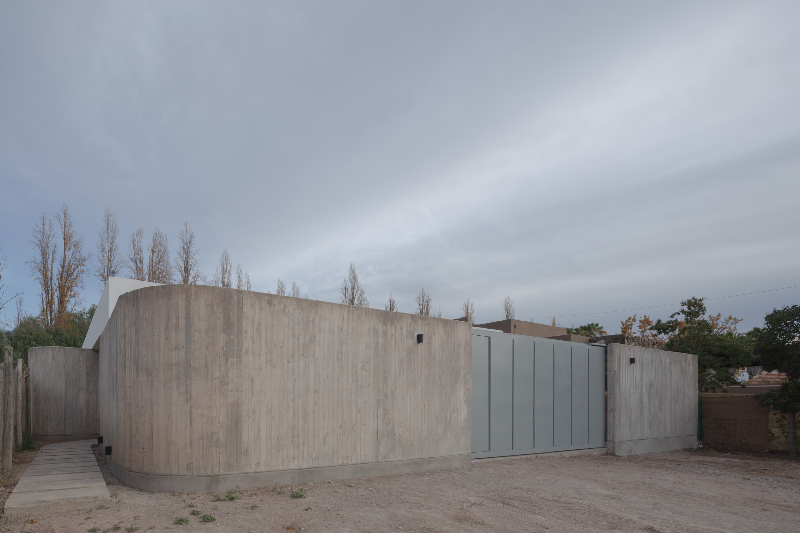 Between Openness and Privacy – CCE House by Oficina Nomada de Arquitectura