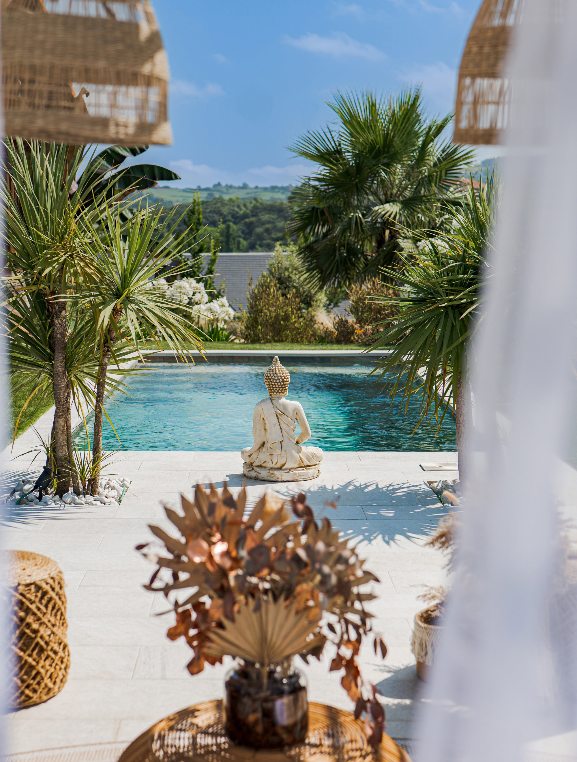 Interior Meets Garden – Casa Oasis Refugio by Oasis Interiorismo