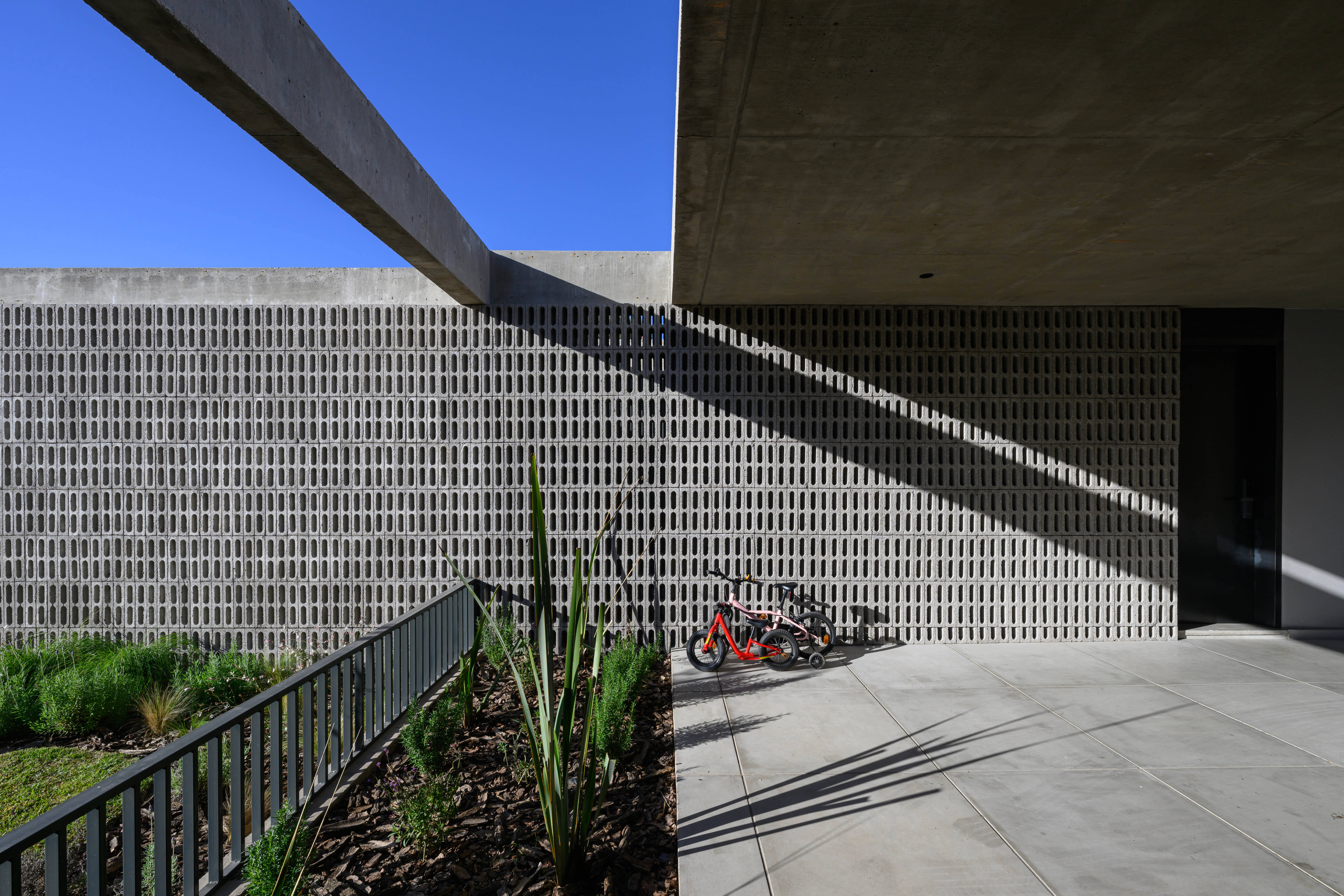 Contemporary Introspection - Casa Gavion by AR Arquitectos