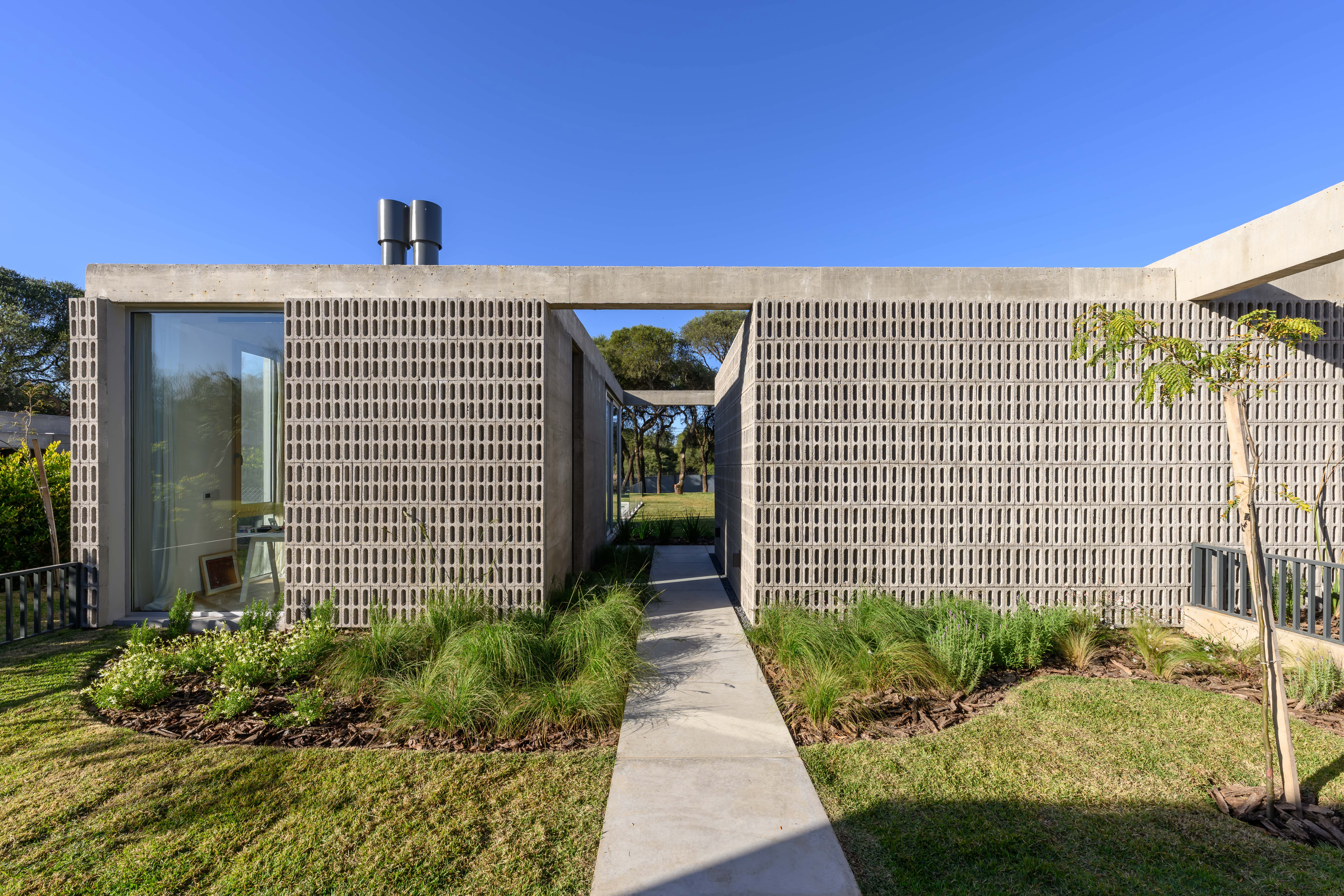 Contemporary Introspection - Casa Gavion by AR Arquitectos