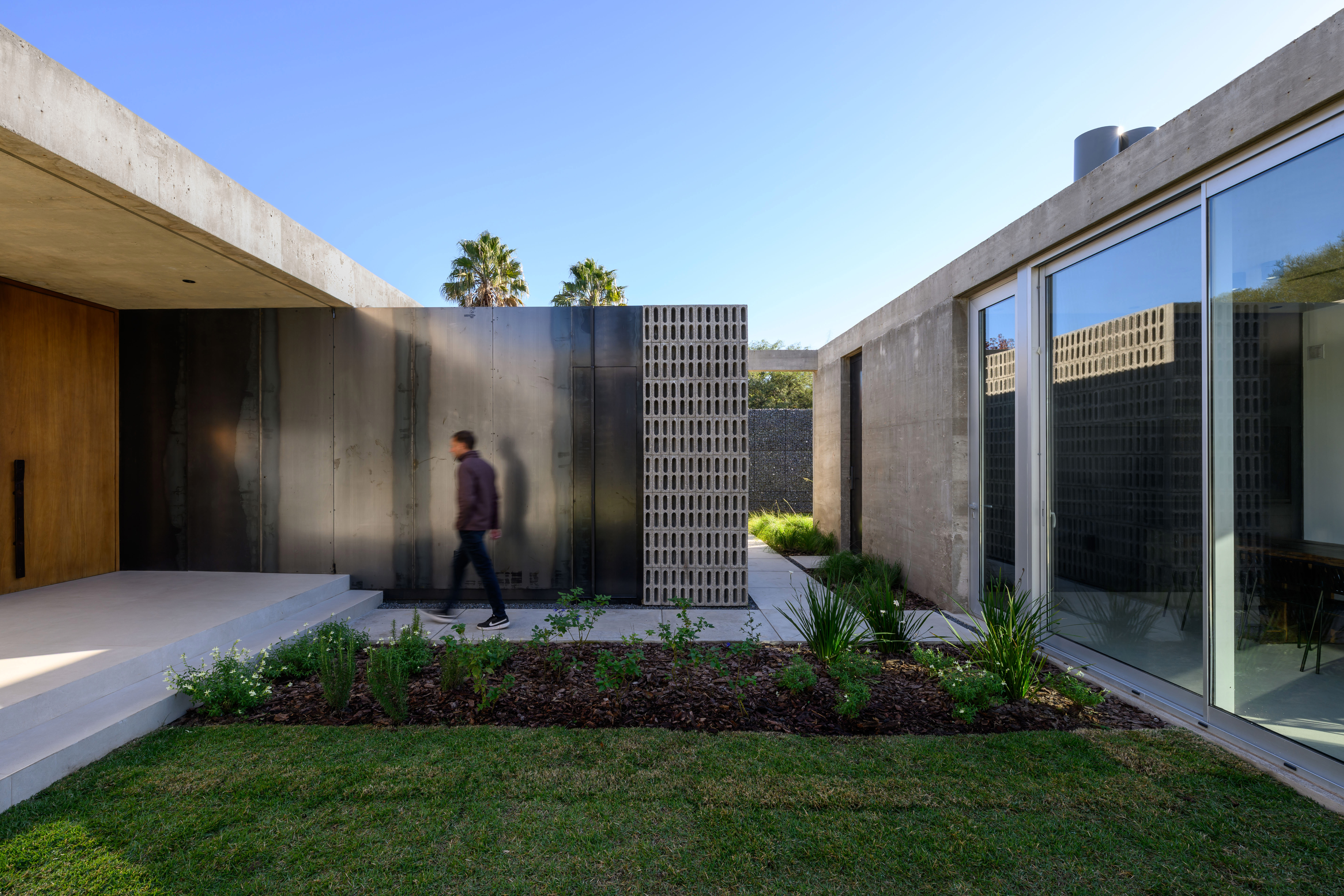 Contemporary Introspection - Casa Gavion by AR Arquitectos