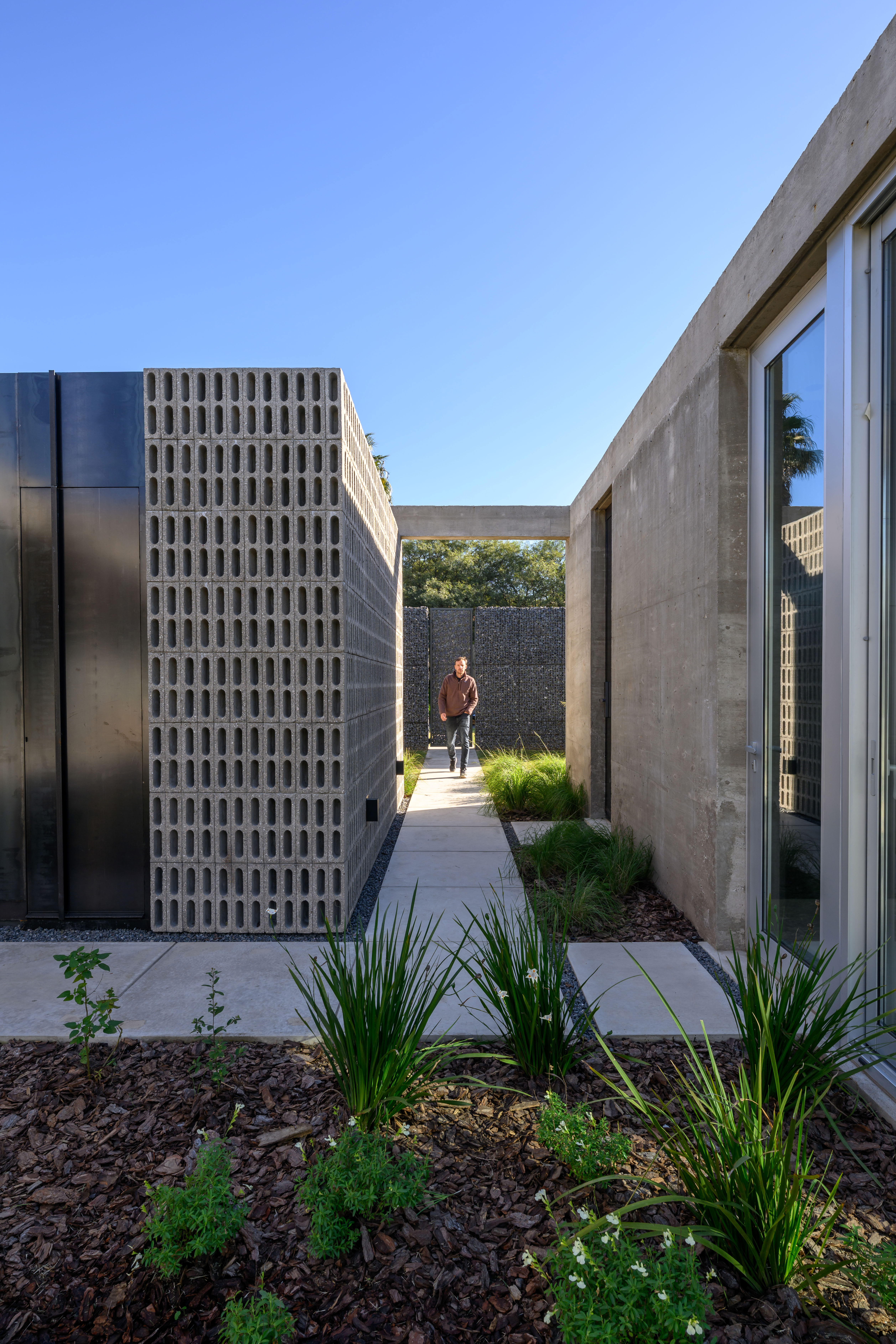 Contemporary Introspection - Casa Gavion by AR Arquitectos