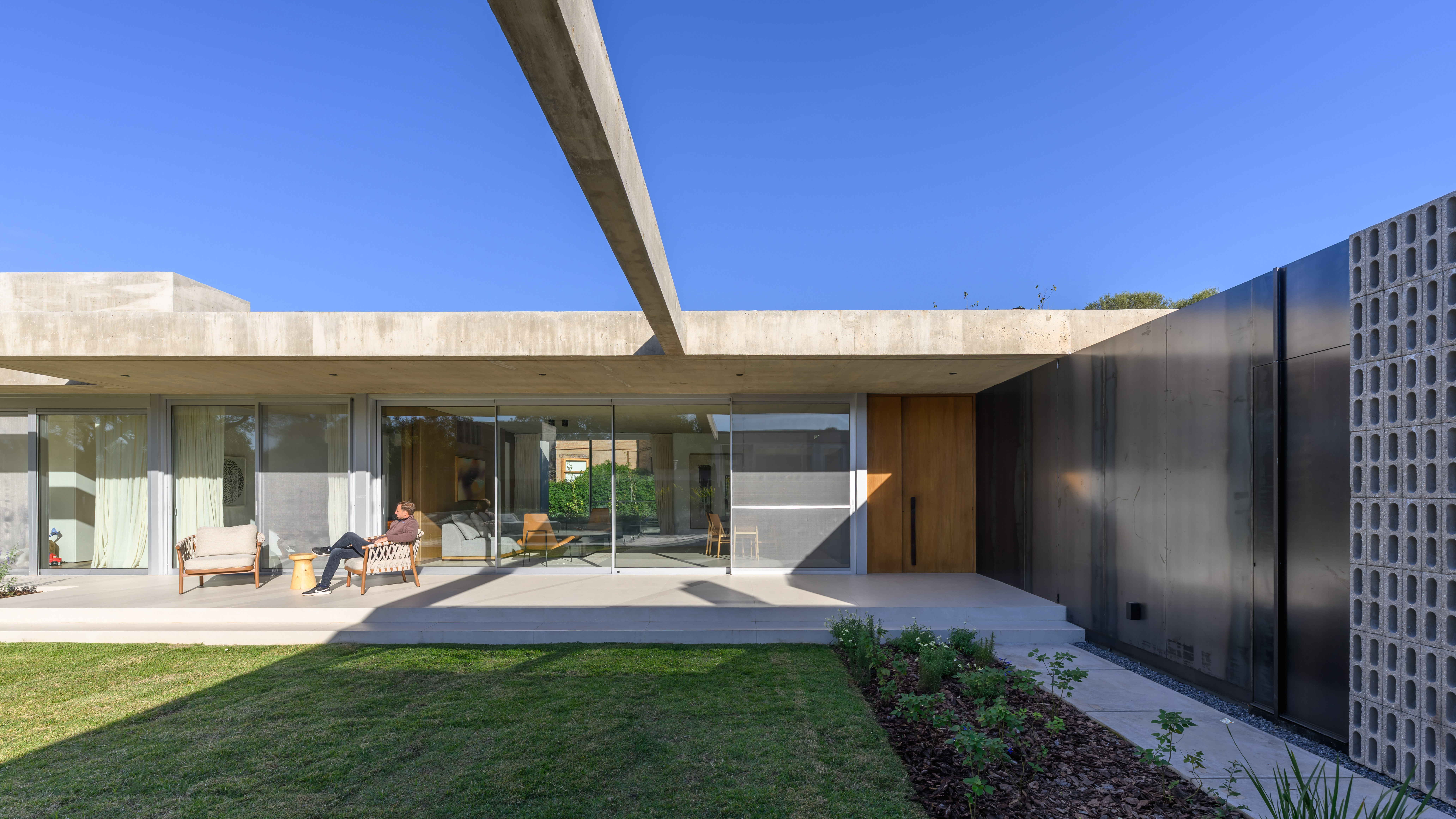 Contemporary Introspection - Casa Gavion by AR Arquitectos