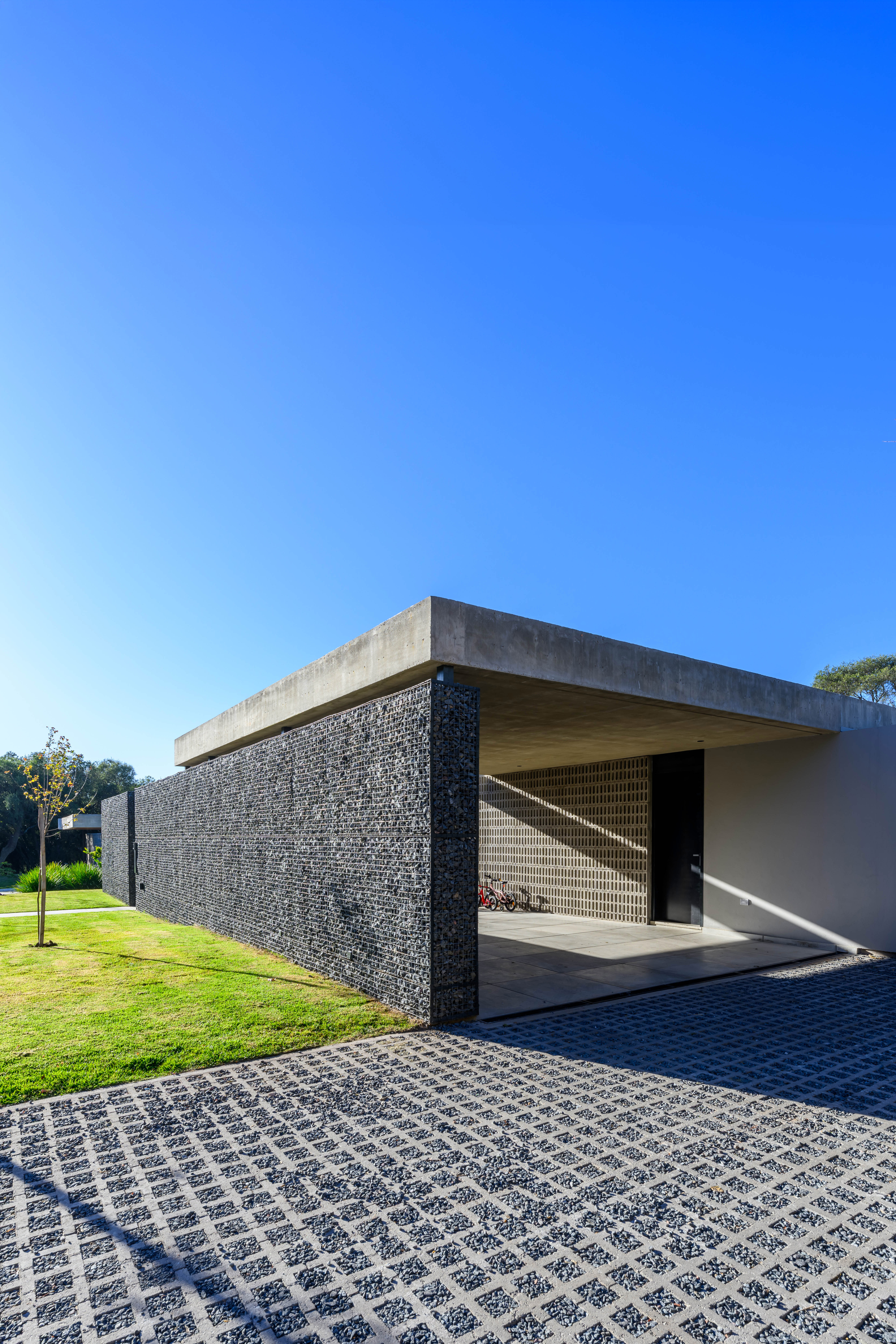 Contemporary Introspection - Casa Gavion by AR Arquitectos