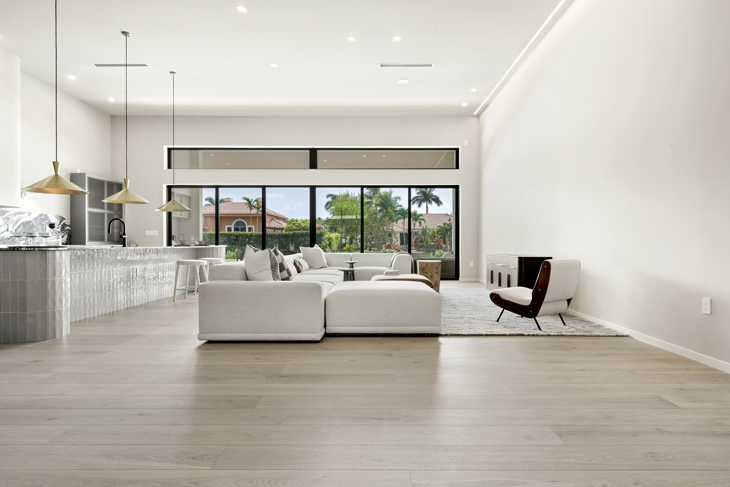 A Balance of Bold Contrasts – Oak Park by RIVA Spain