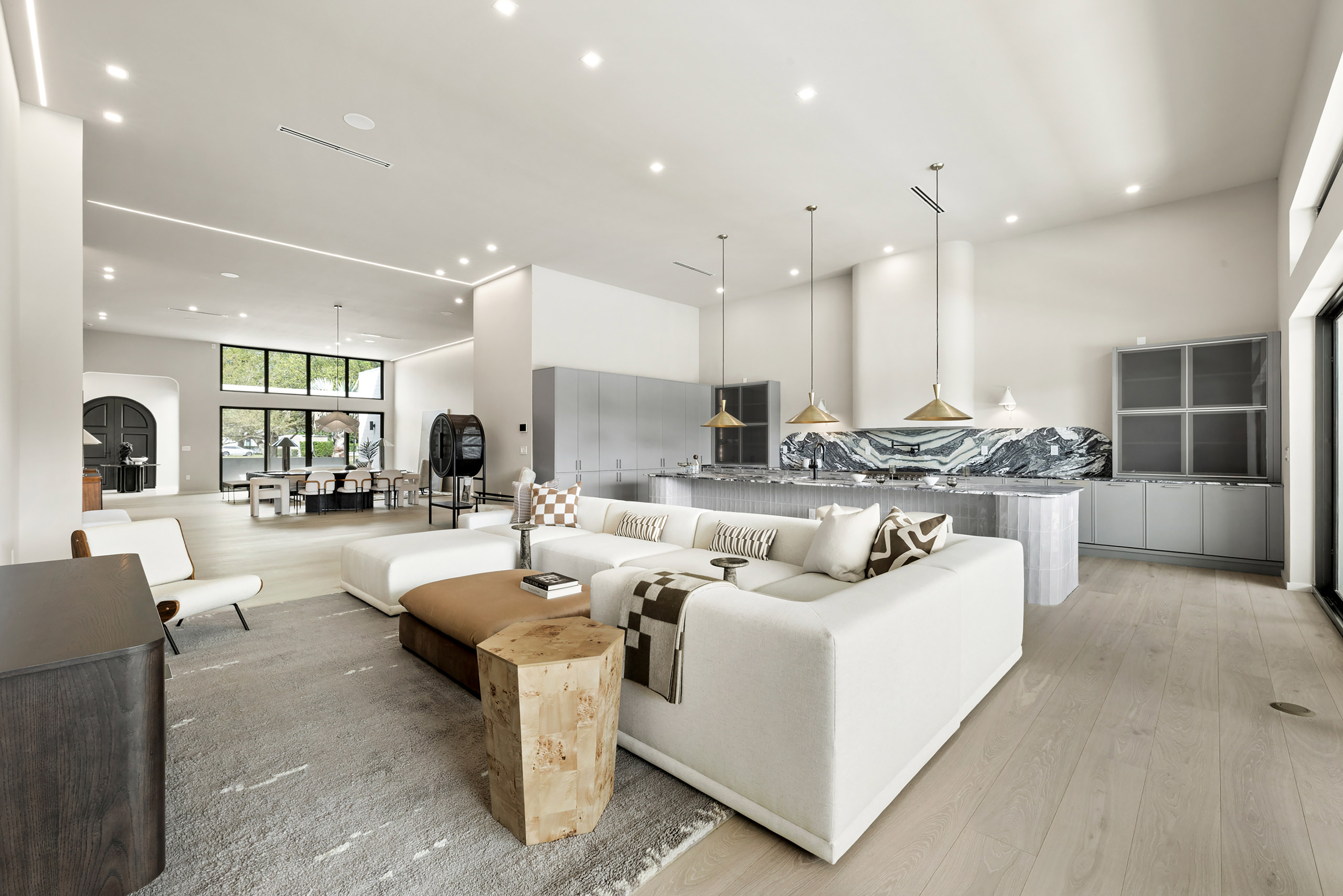A Balance of Bold Contrasts – Oak Park by RIVA Spain