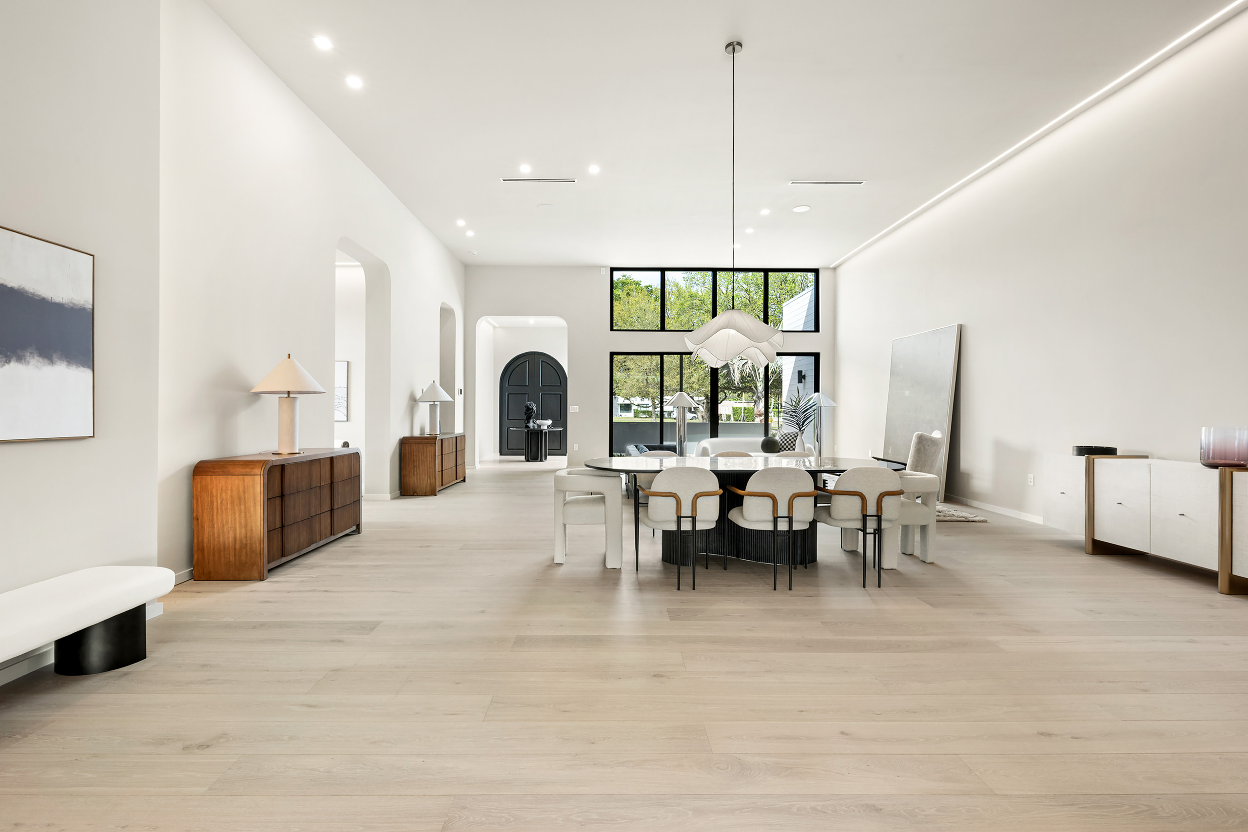 A Balance of Bold Contrasts – Oak Park by RIVA Spain