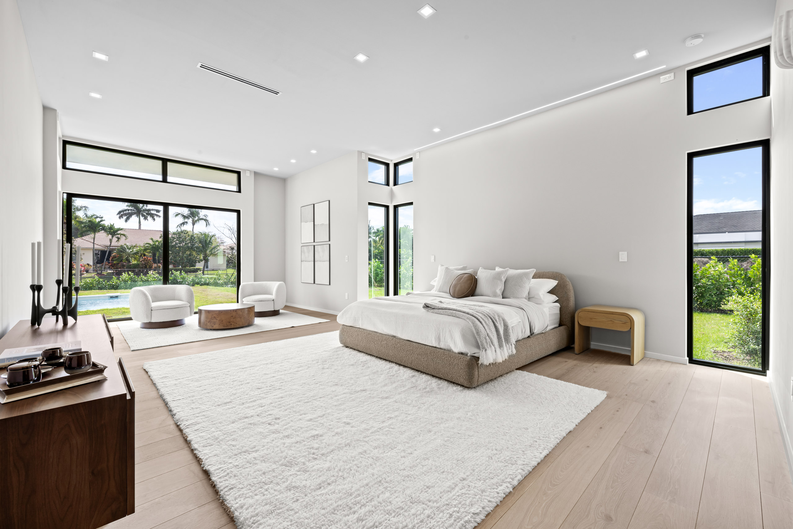 A Balance of Bold Contrasts – Oak Park by RIVA Spain