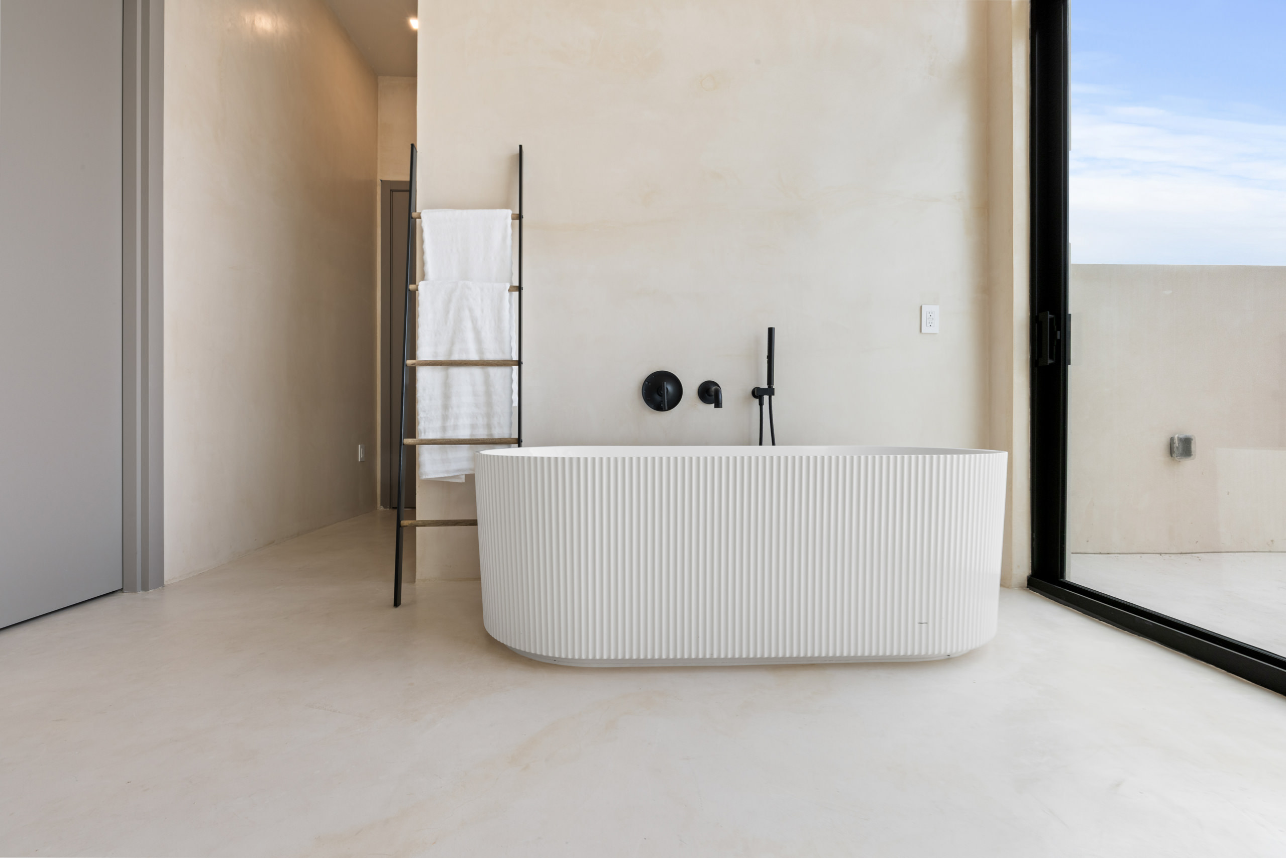 A Balance of Bold Contrasts – Oak Park by RIVA Spain