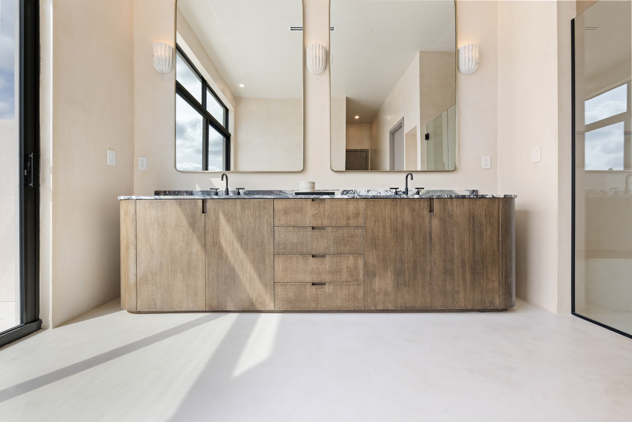 A Balance of Bold Contrasts – Oak Park by RIVA Spain