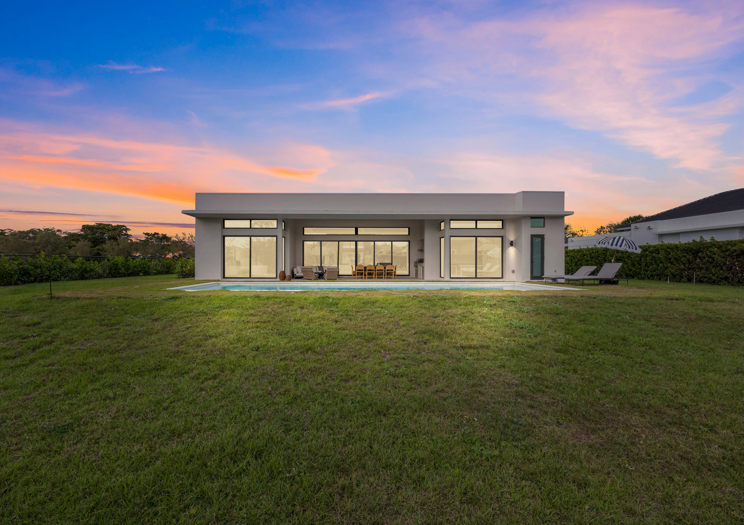 A Balance of Bold Contrasts – Oak Park by RIVA Spain