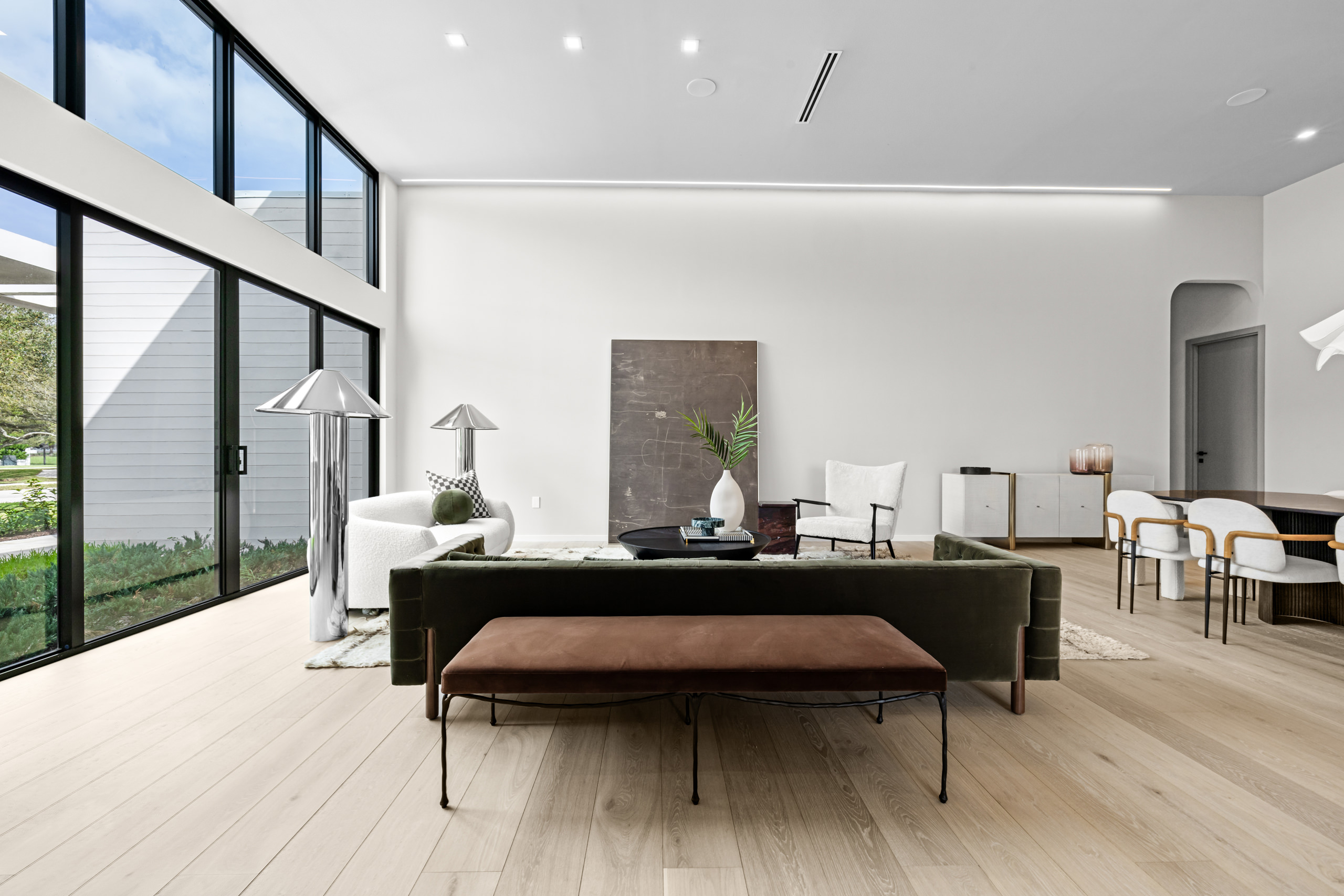 A Balance of Bold Contrasts – Oak Park by RIVA Spain
