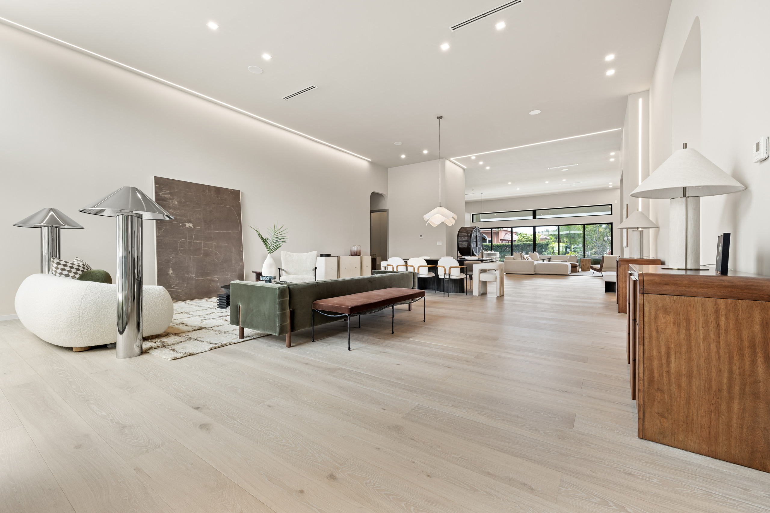 A Balance of Bold Contrasts – Oak Park by RIVA Spain