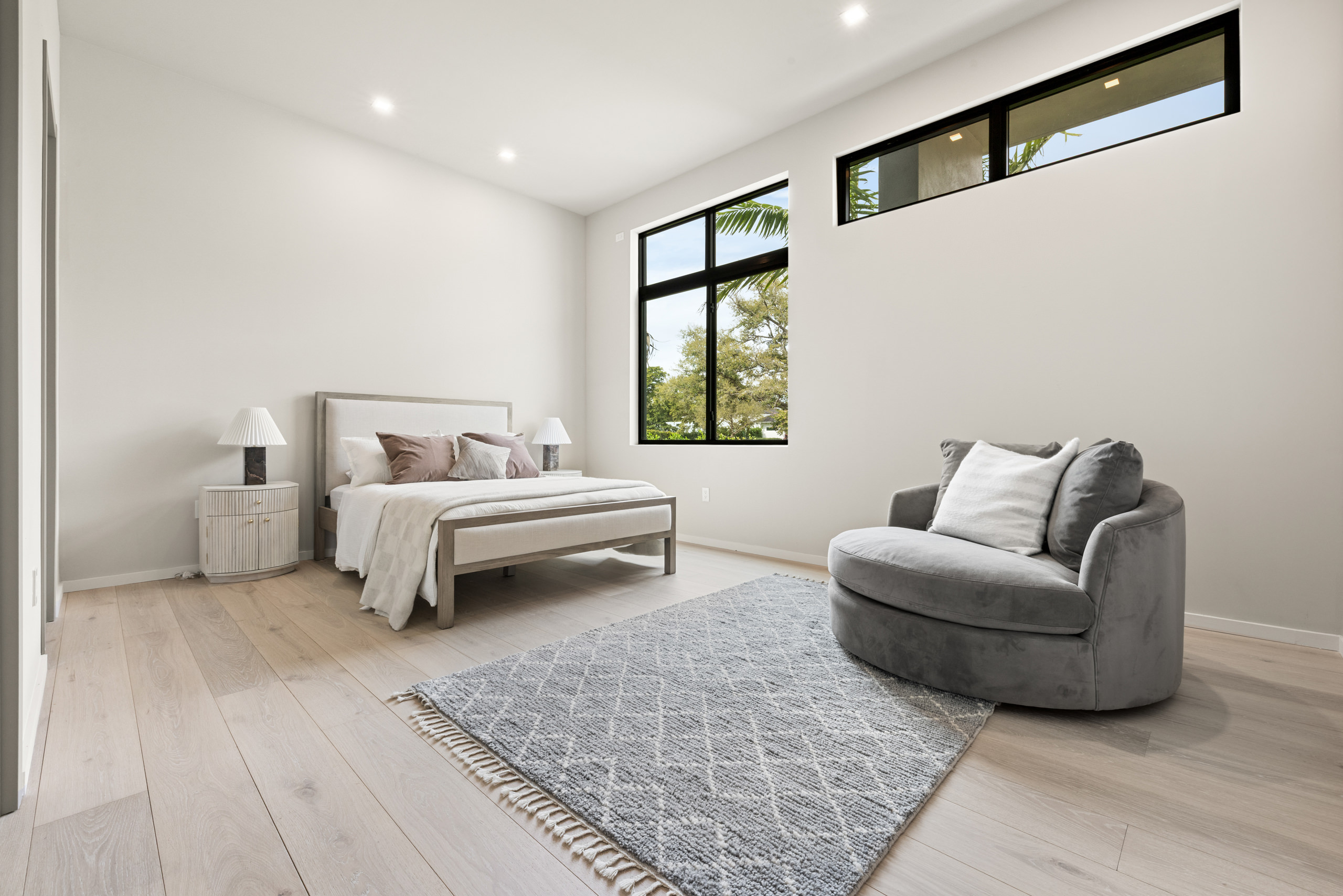 A Balance of Bold Contrasts – Oak Park by RIVA Spain