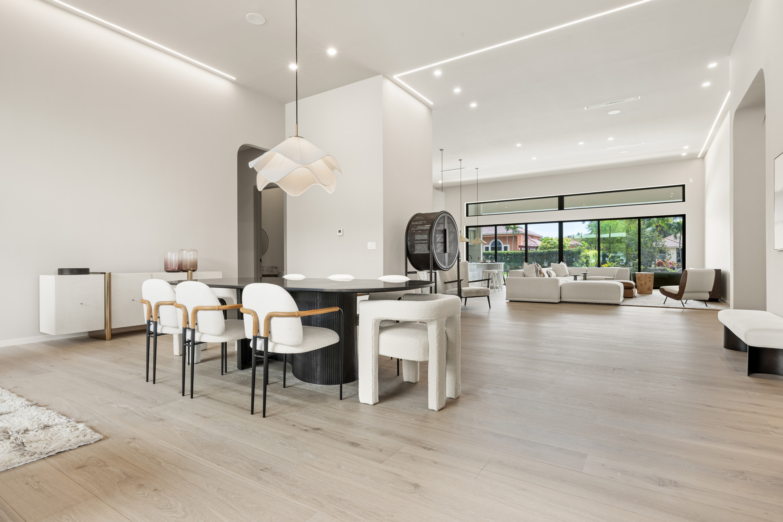 A Balance of Bold Contrasts – Oak Park by RIVA Spain
