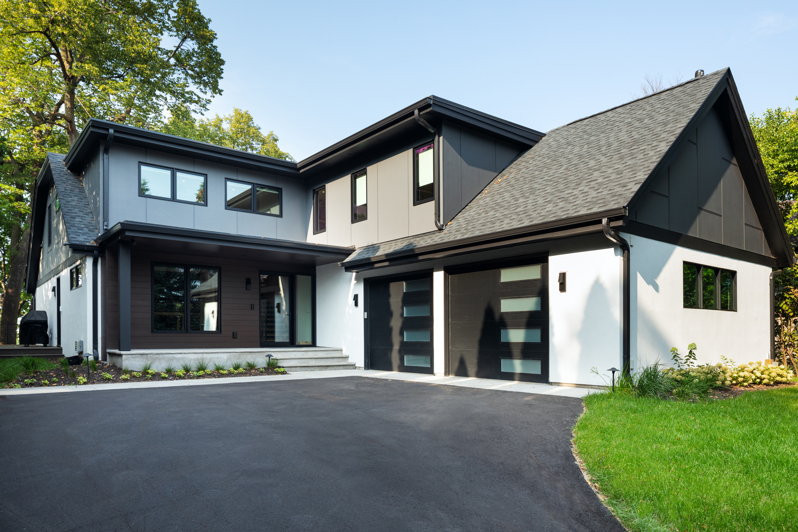 A Lakeside Home Grounded in Oak – Minnesota Residence by RIVA Spain
