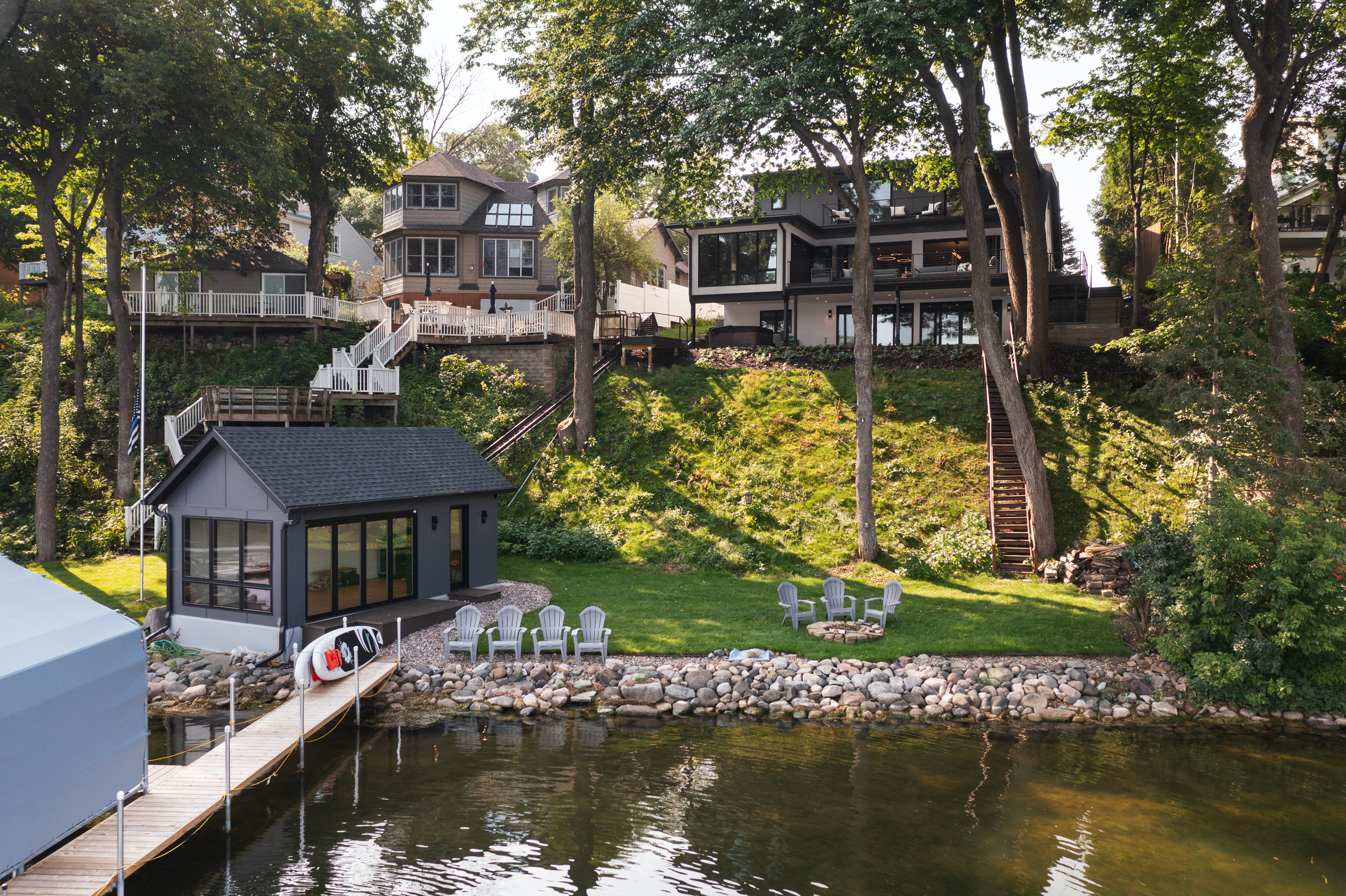 A Lakeside Home Grounded in Oak – Minnesota Residence by RIVA Spain