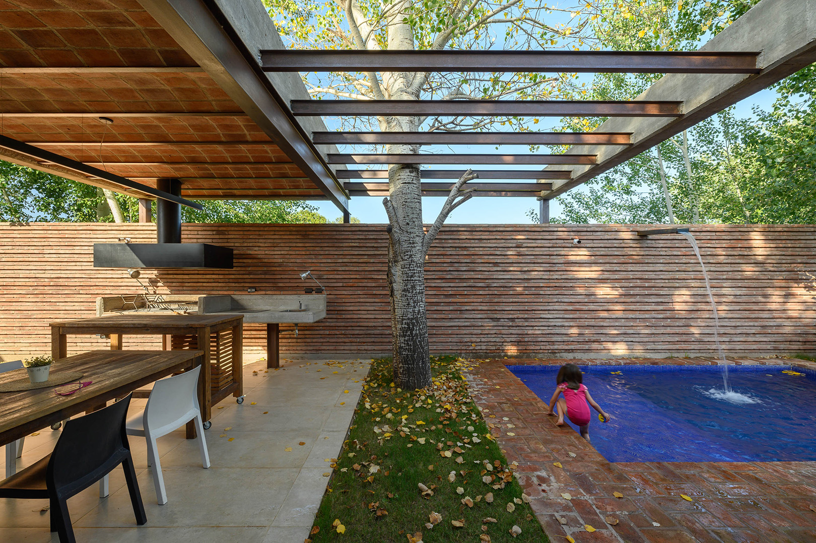 Brick Housing – House PB by A+R Mondejar Arquitectos
