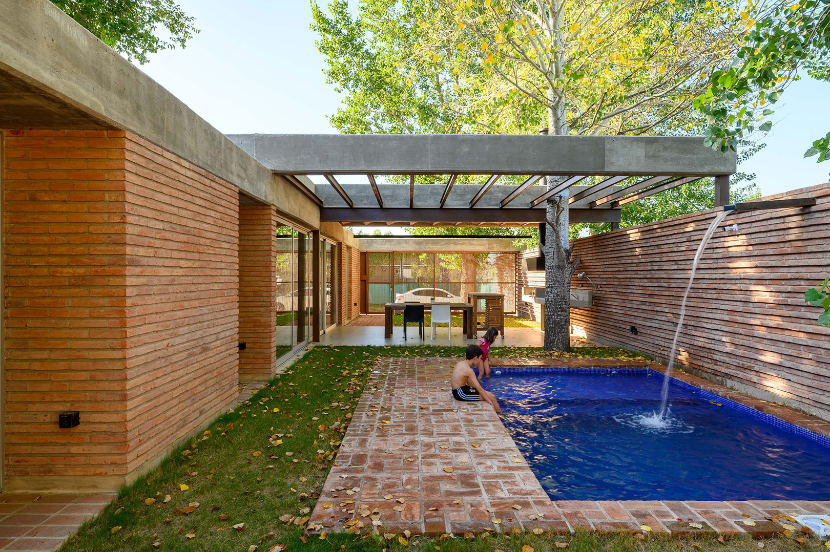 Brick Housing – House PB by A+R Mondejar Arquitectos