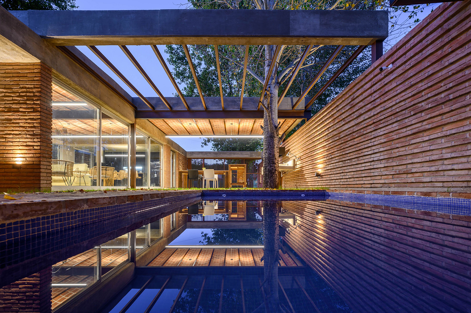 Brick Housing – House PB by A+R Mondejar Arquitectos