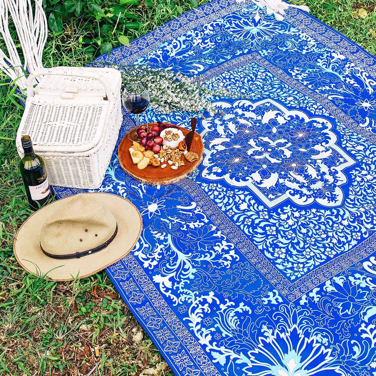 Lookbook Throwdown Picnic Rugs