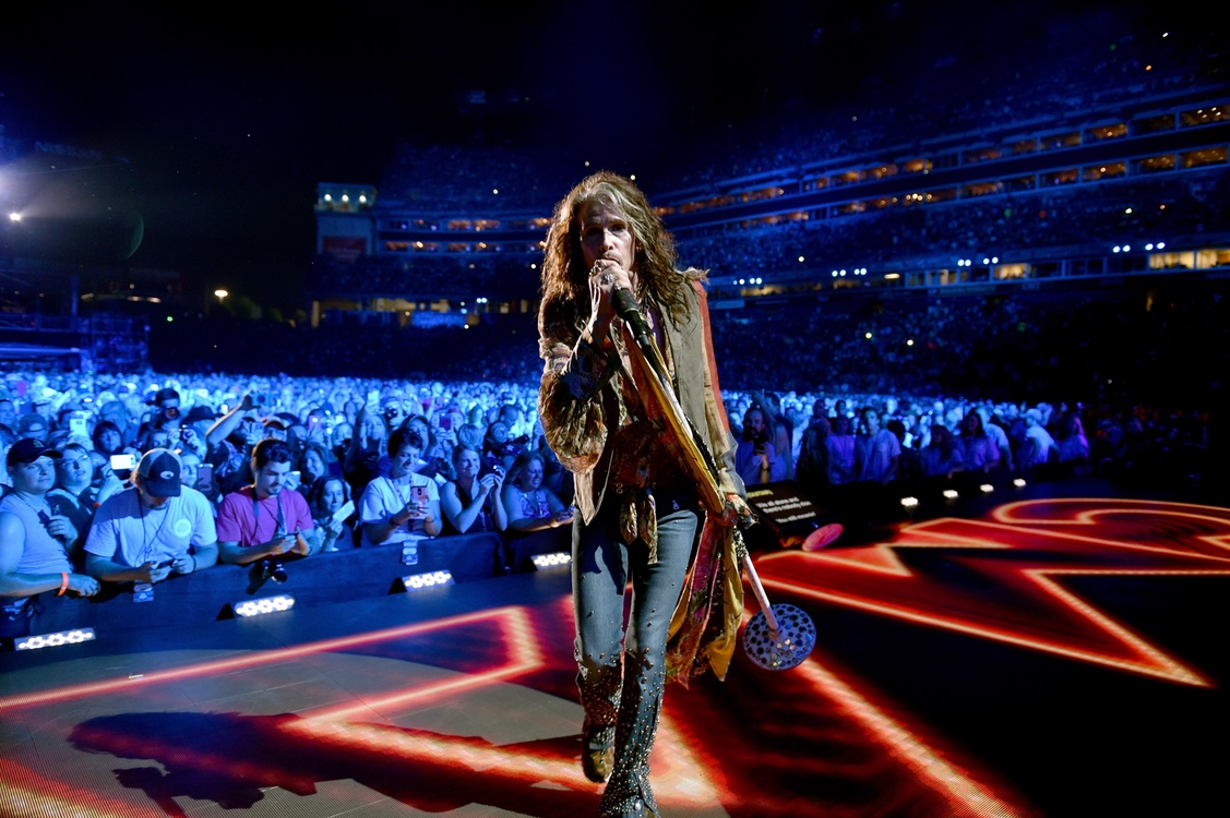 steve tyler on stage