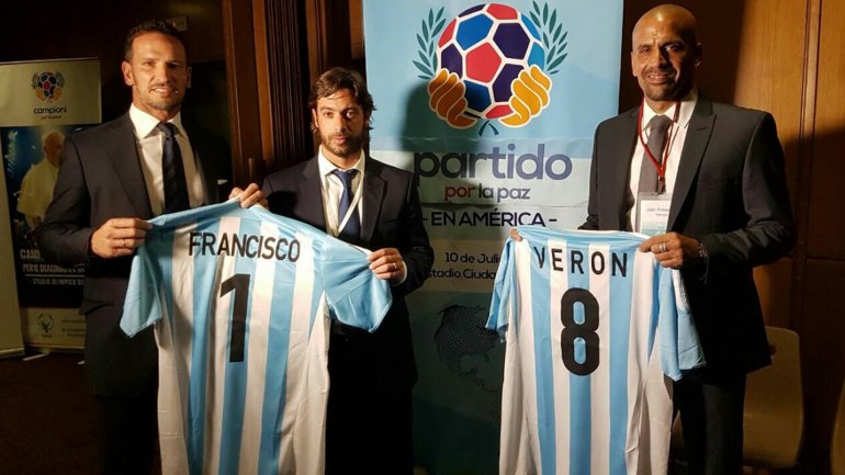 El ministo Federico Salvai, el empresario Lisandro Borges y el presidente de Estudiantes Juan Sebastián Verón