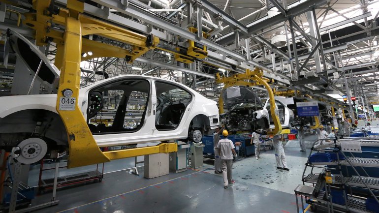 La producción de autos cayó 22,1% en el primer bimestre