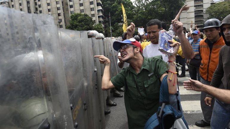 La oposición venezolana exige el referendo revocatorio contra Nicolás Maduro