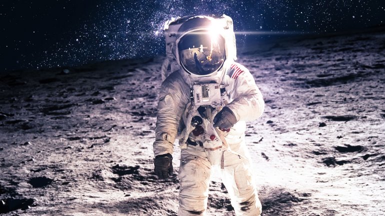 En las caminatas lunares, los astronautas constataron su insignificancia ante el espacio infinito